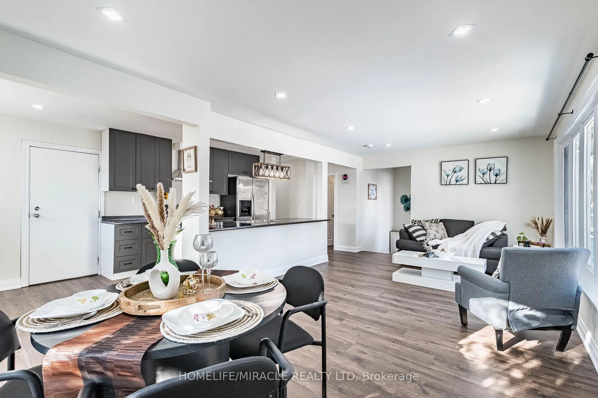 Photo 10 of 36 Mclaughlin Road N, Brampton, Northwood Park — HOMEH