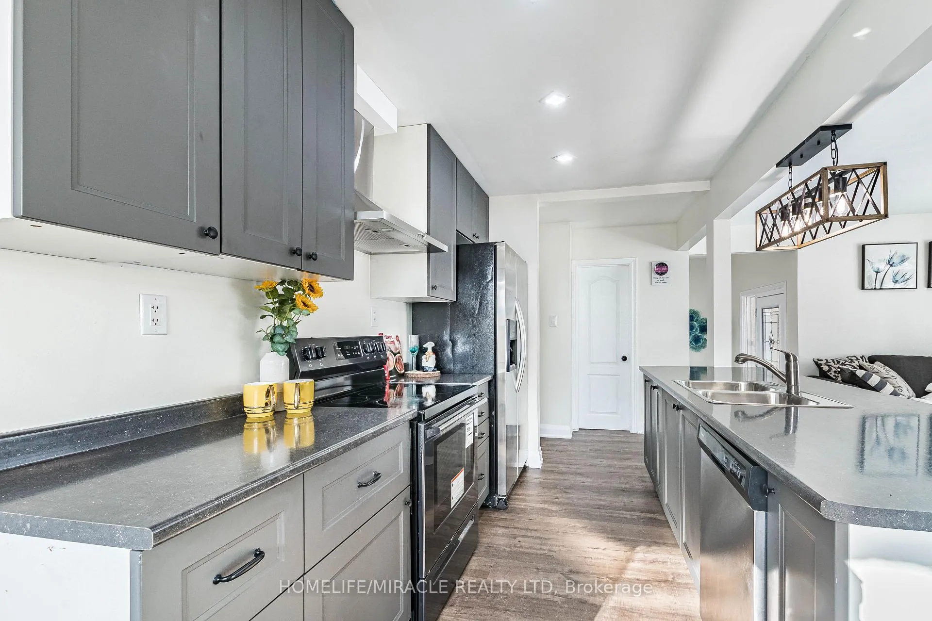 Photo 15 of 36 Mclaughlin Road N, Brampton, Northwood Park — HOMEH