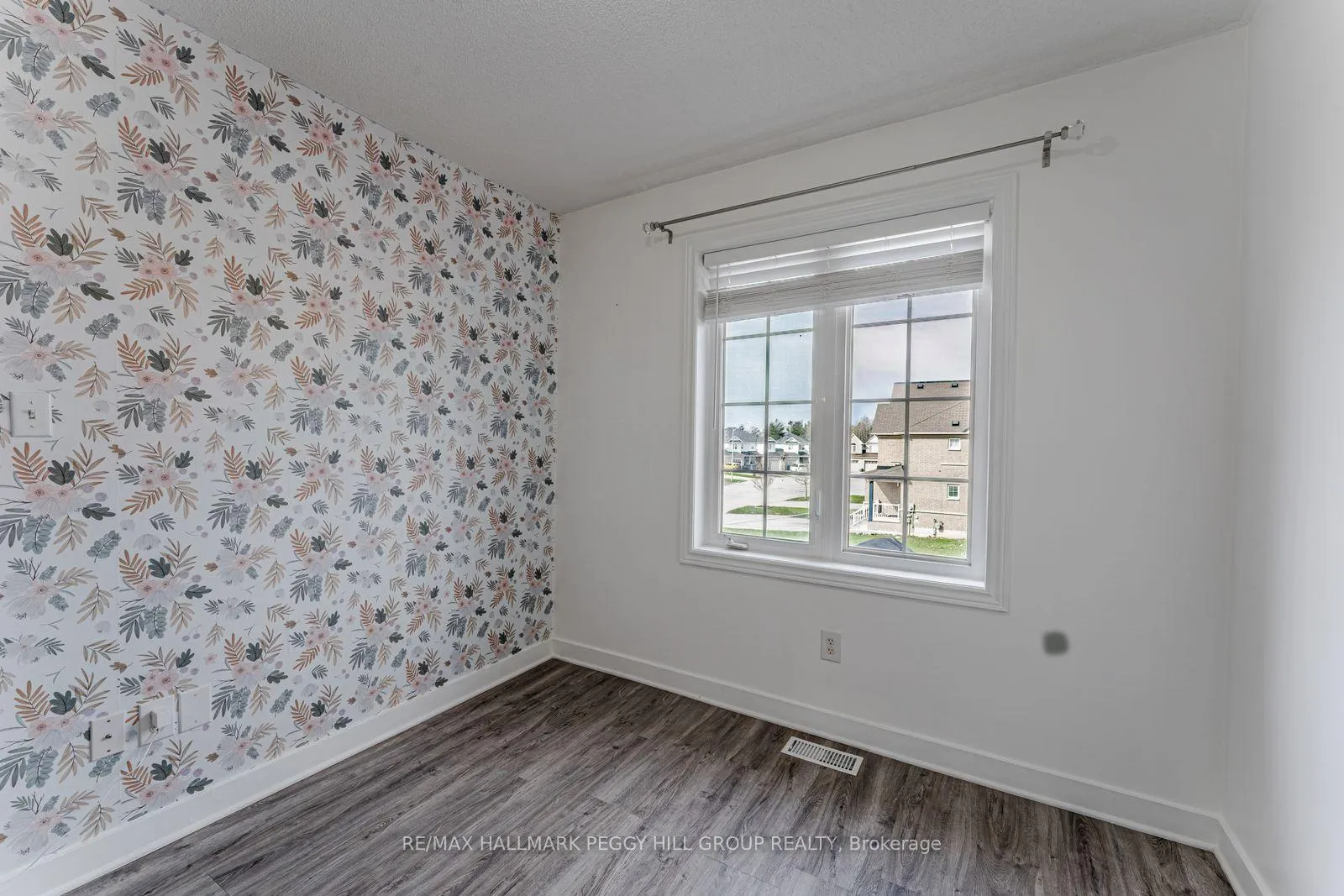 Photo 9 of 75 Winchester Terrace, Barrie, Rural Barrie Southeast — HOMEH
