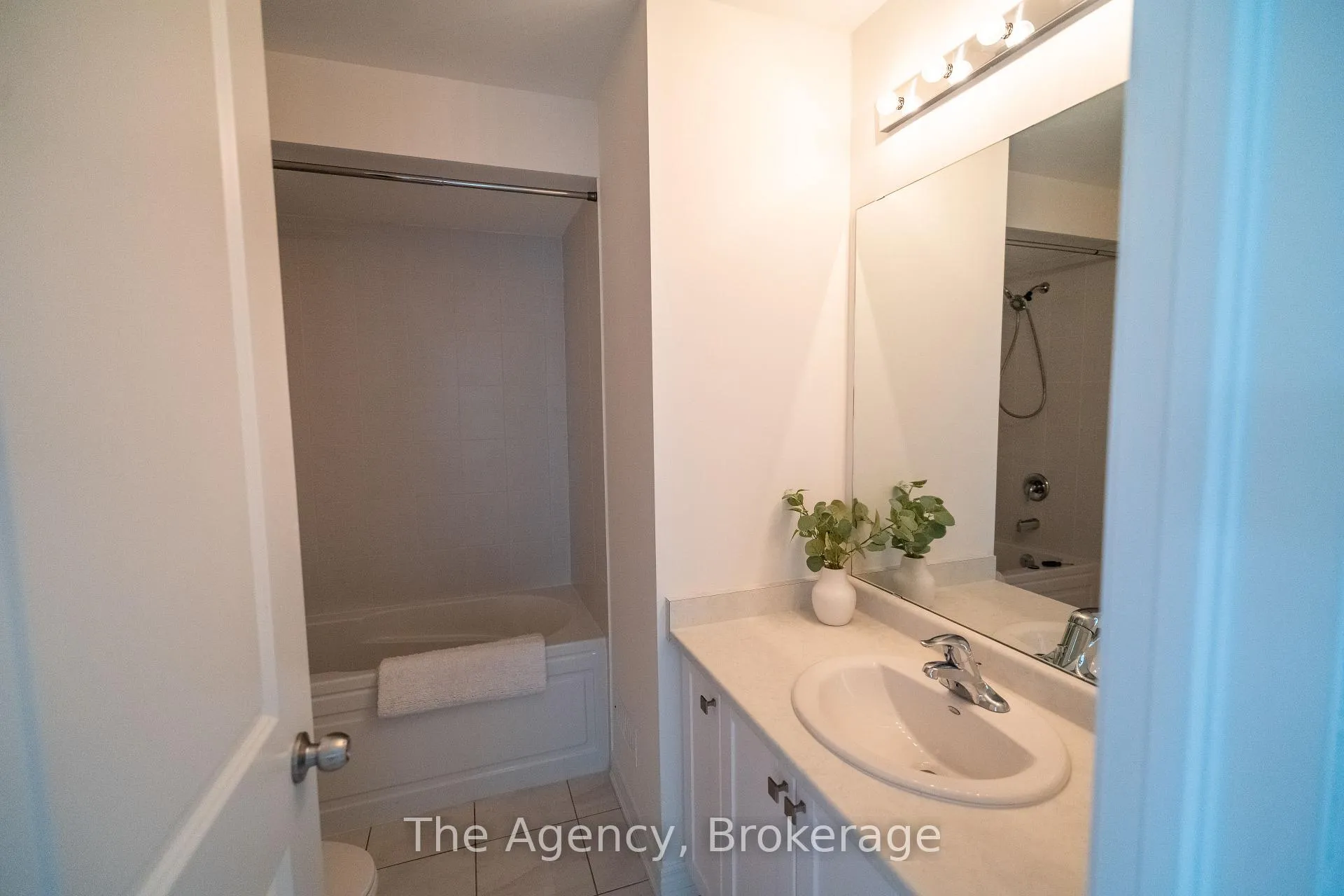 Photo 13 of 471 Black Cherry Crescent, Shelburne — HOMEH