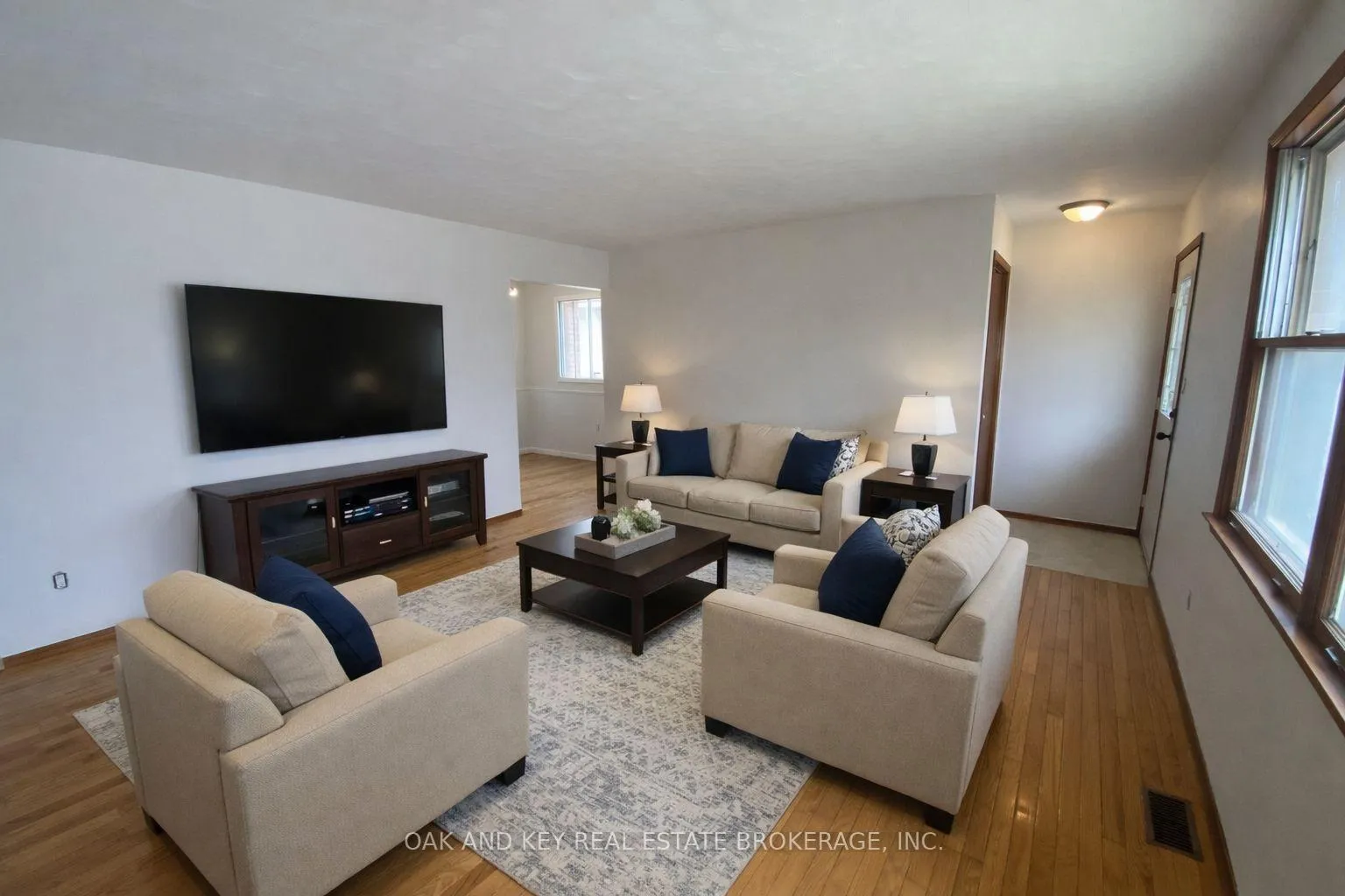 Photo 2 of 330 Oak Avenue, Strathroy-Caradoc, SW — HOMEH