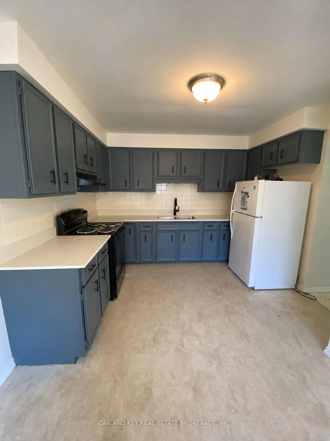 Photo 4 of 330 Oak Avenue, Strathroy-Caradoc, SW — HOMEH