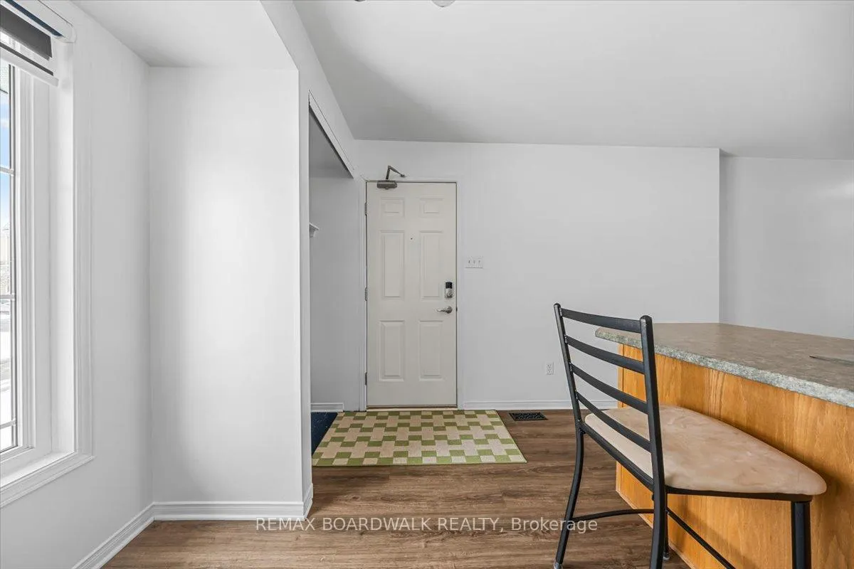 Photo 3 of 364 Crownridge Drive, Ottawa, Kanata - Emerald Meadows/Trailwest — HOMEH