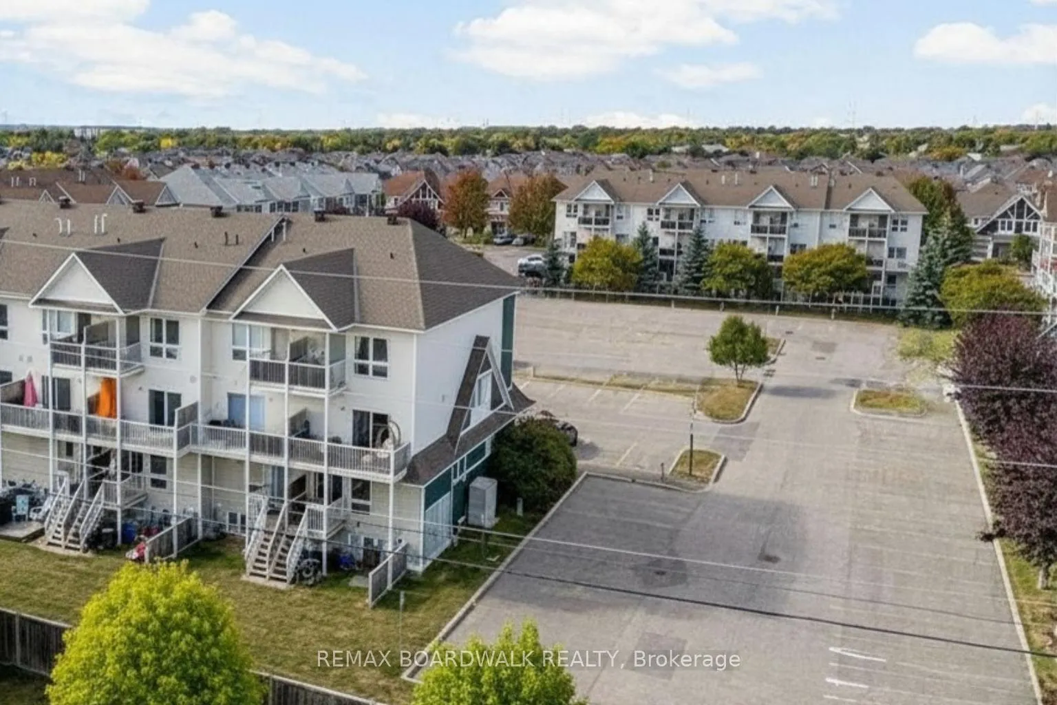 Photo 4 of 364 Crownridge Drive, Ottawa, Kanata - Emerald Meadows/Trailwest — HOMEH