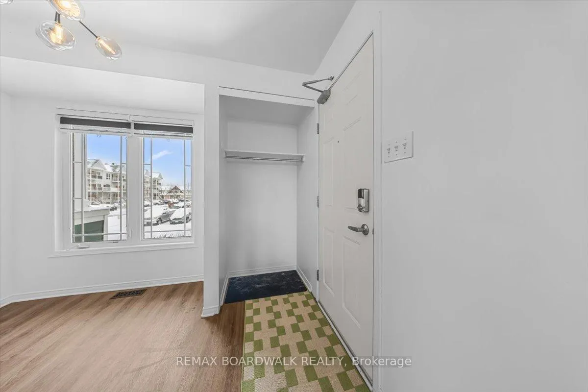 Photo 5 of 364 Crownridge Drive, Ottawa, Kanata - Emerald Meadows/Trailwest — HOMEH