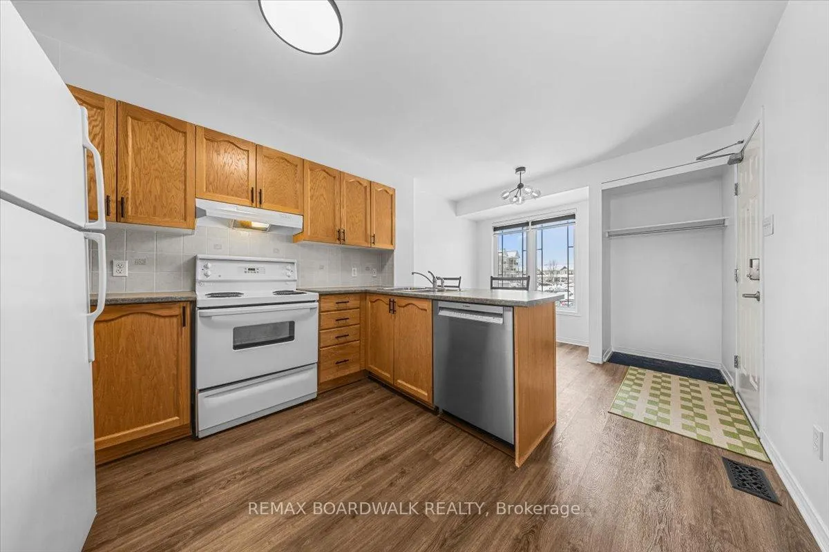 Photo 10 of 364 Crownridge Drive, Ottawa, Kanata - Emerald Meadows/Trailwest — HOMEH