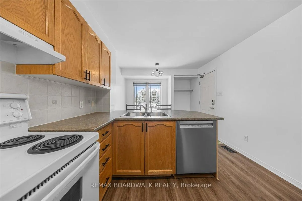 Photo 13 of 364 Crownridge Drive, Ottawa, Kanata - Emerald Meadows/Trailwest — HOMEH