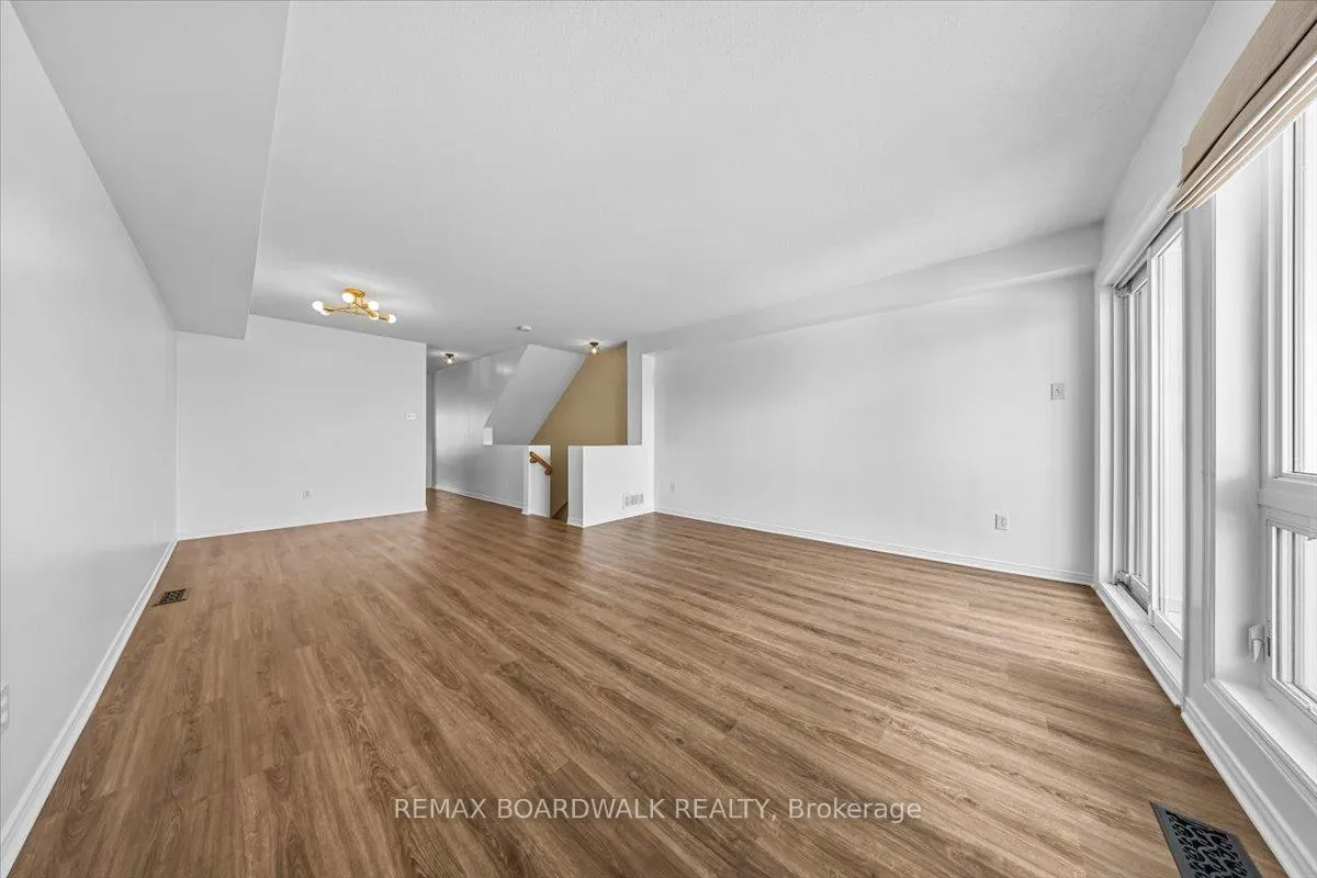 Photo 23 of 364 Crownridge Drive, Ottawa, Kanata - Emerald Meadows/Trailwest — HOMEH