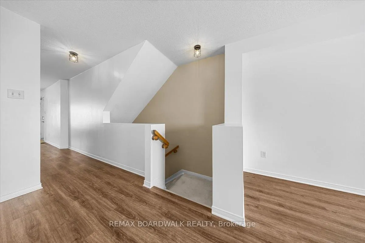 Photo 25 of 364 Crownridge Drive, Ottawa, Kanata - Emerald Meadows/Trailwest — HOMEH