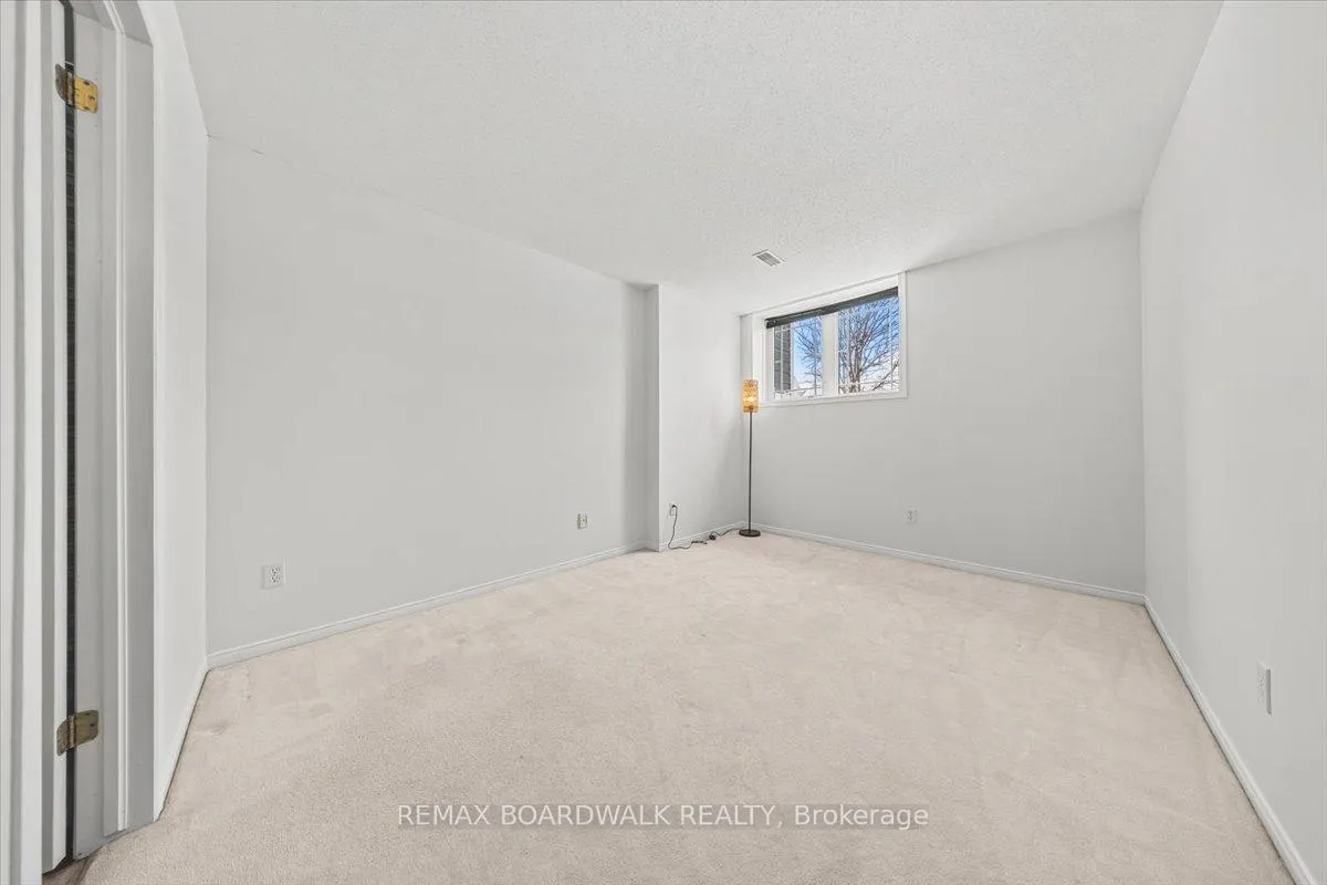 Photo 34 of 364 Crownridge Drive, Ottawa, Kanata - Emerald Meadows/Trailwest — HOMEH