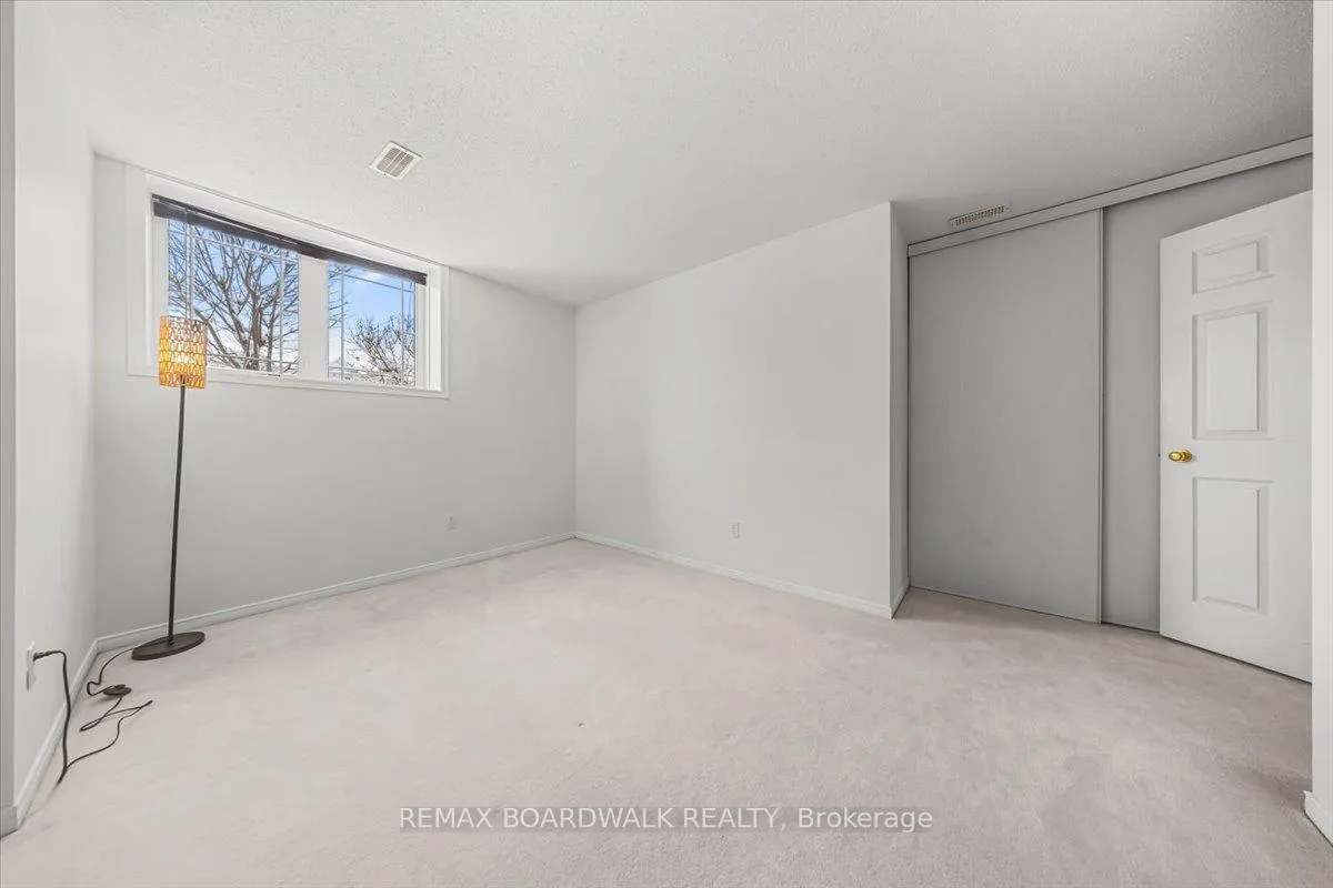 Photo 38 of 364 Crownridge Drive, Ottawa, Kanata - Emerald Meadows/Trailwest — HOMEH