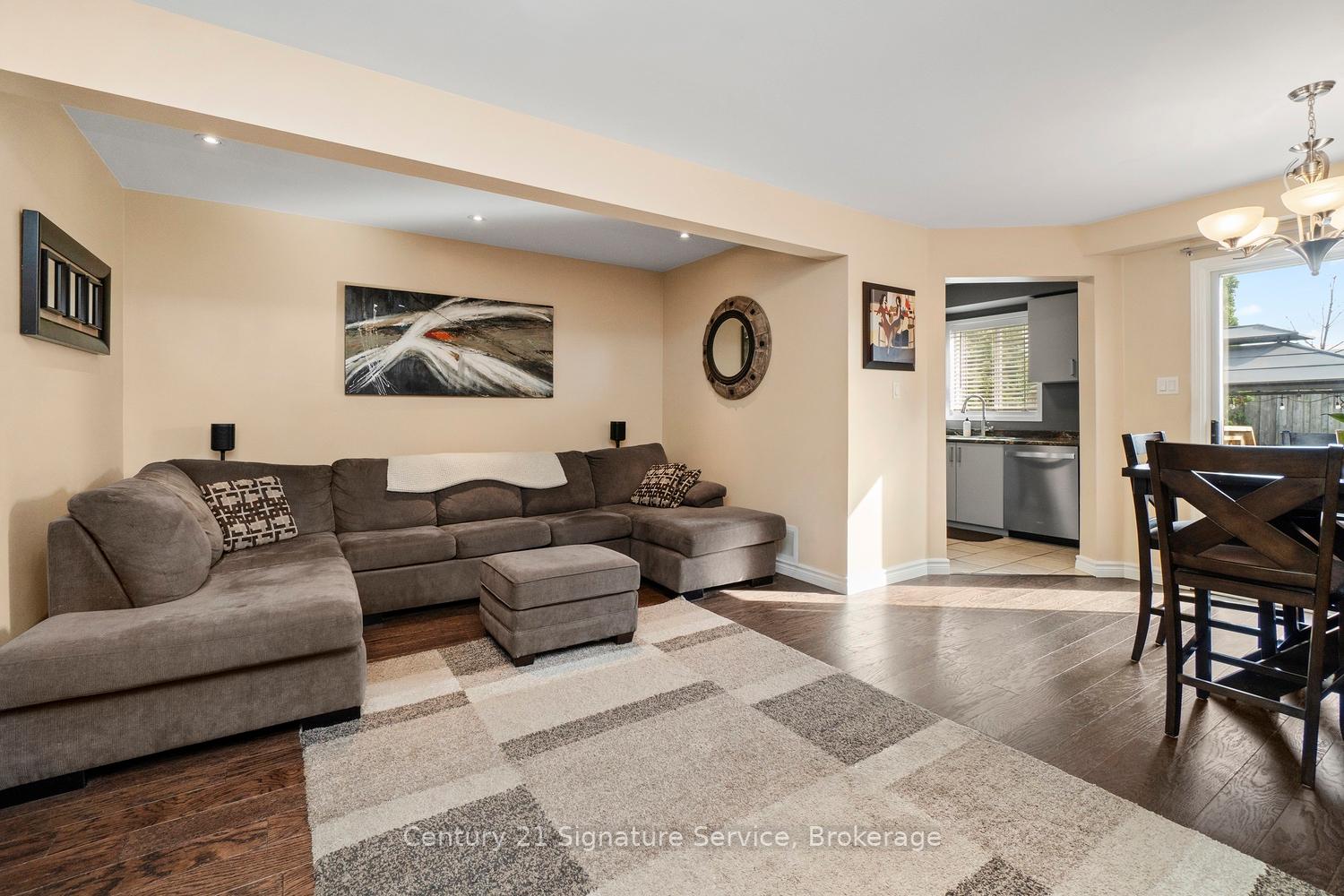 Photo 4 of 5140 Lampman Avenue, Burlington, Uptown — HOMEH
