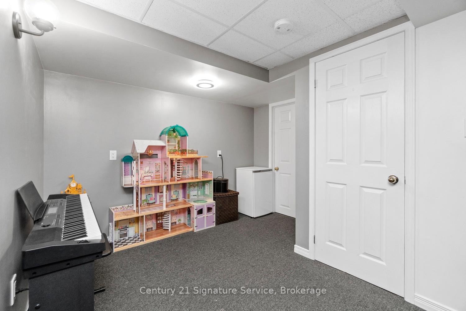 Photo 21 of 5140 Lampman Avenue, Burlington, Uptown — HOMEH