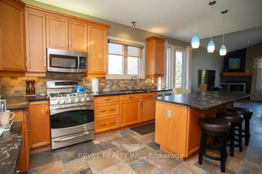 Photo 17 of 171 German School Road, Brant, South Dumfries — HOMEH
