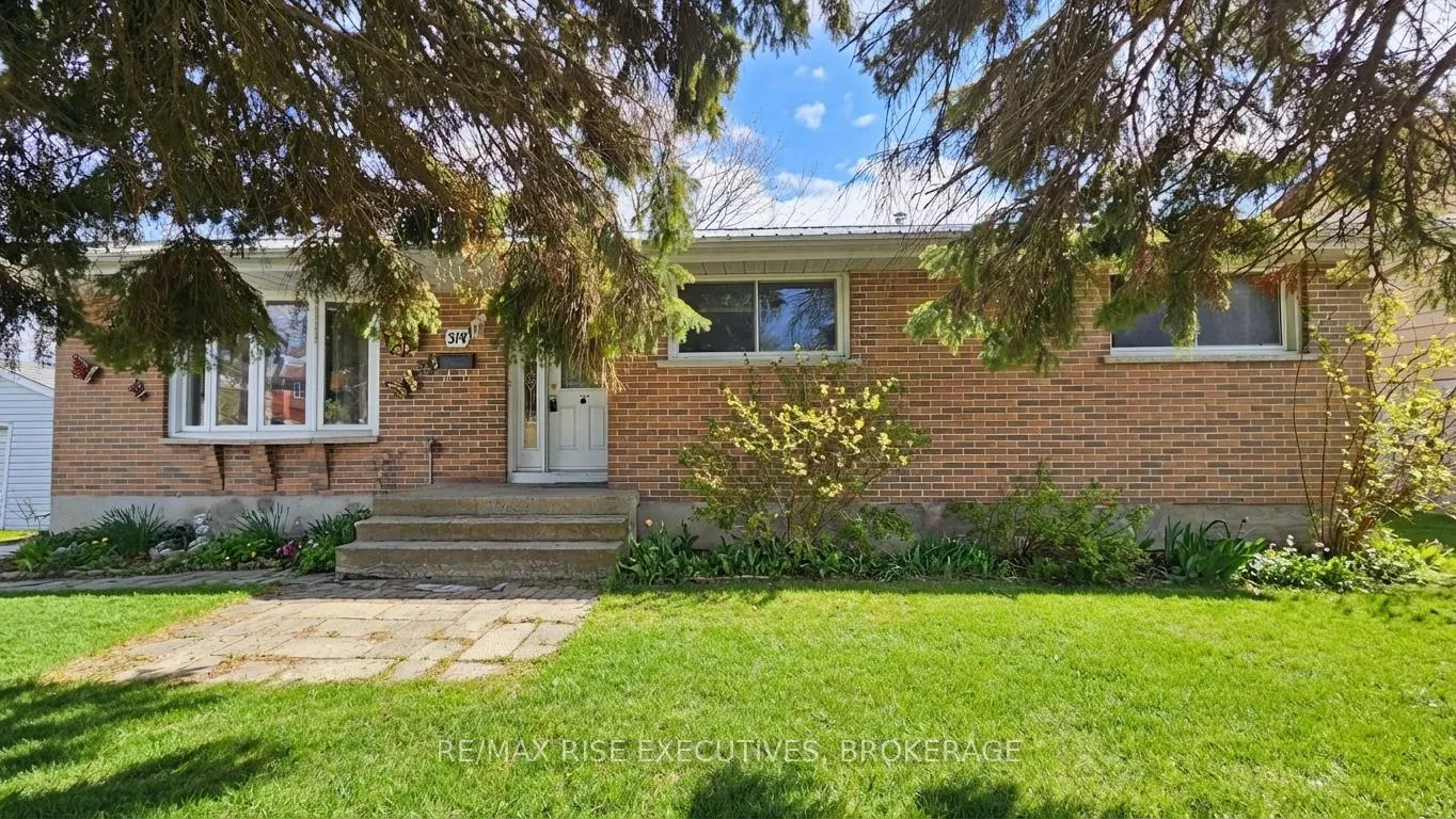Photo 2 of 314 Amherst Drive, Loyalist, Amherstview — HOMEH