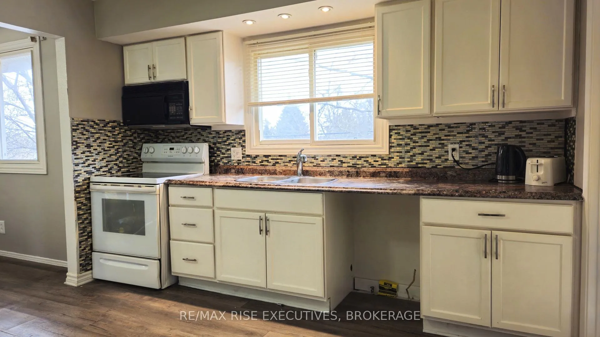 Photo 5 of 314 Amherst Drive, Loyalist, Amherstview — HOMEH