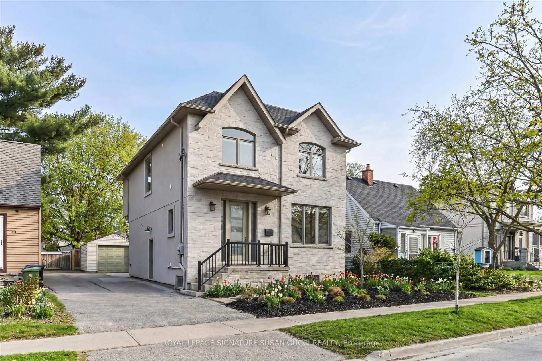 Front of 20 Warvet Crescent