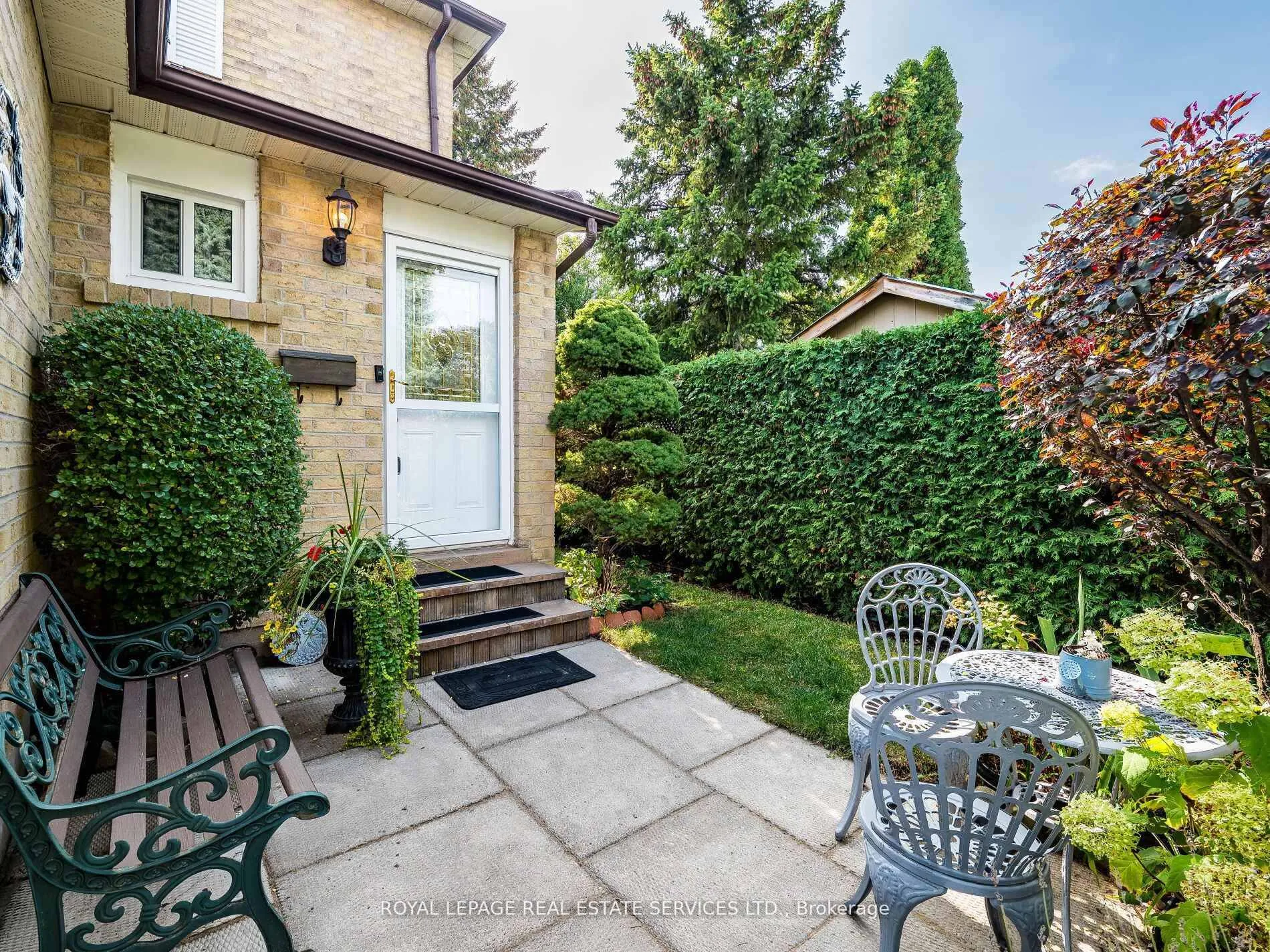 Photo 3 of 77 Martindale Crescent, Brampton, Brampton West — HOMEH