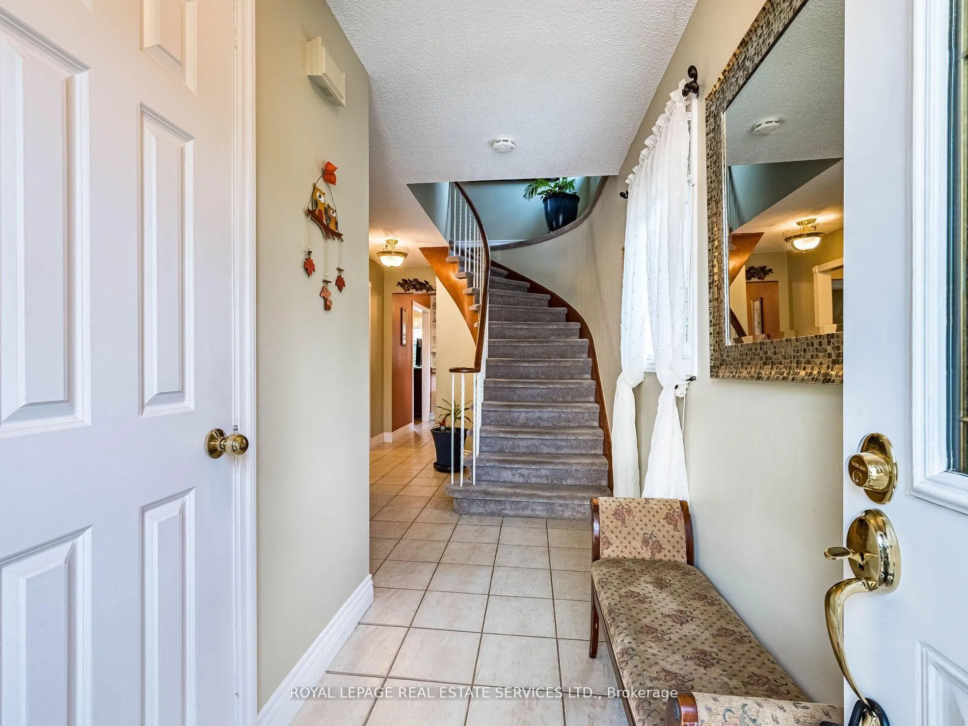 Photo 5 of 77 Martindale Crescent, Brampton, Brampton West — HOMEH
