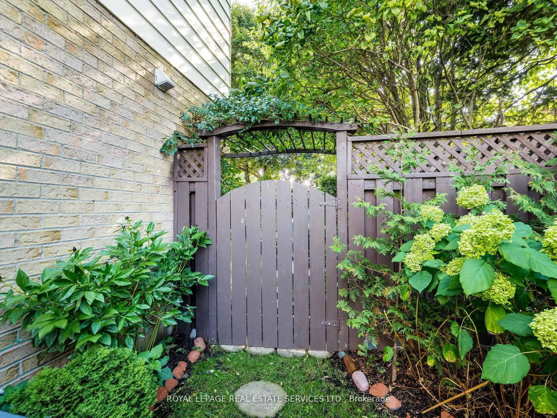 Photo 38 of 77 Martindale Crescent, Brampton, Brampton West — HOMEH