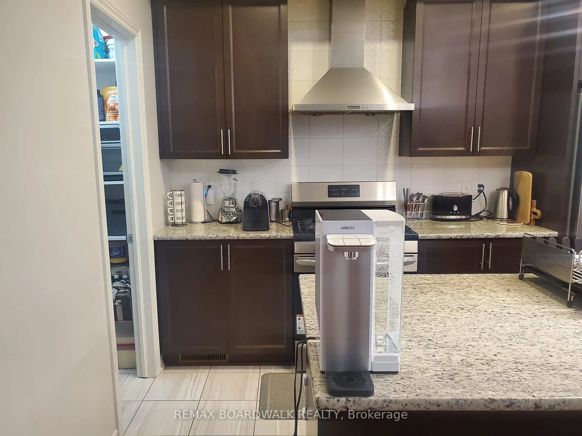 Photo 4 of 112 Kestrel Street, Ottawa, Blossom Park/Kemp Park/Findlay Creek — HOMEH