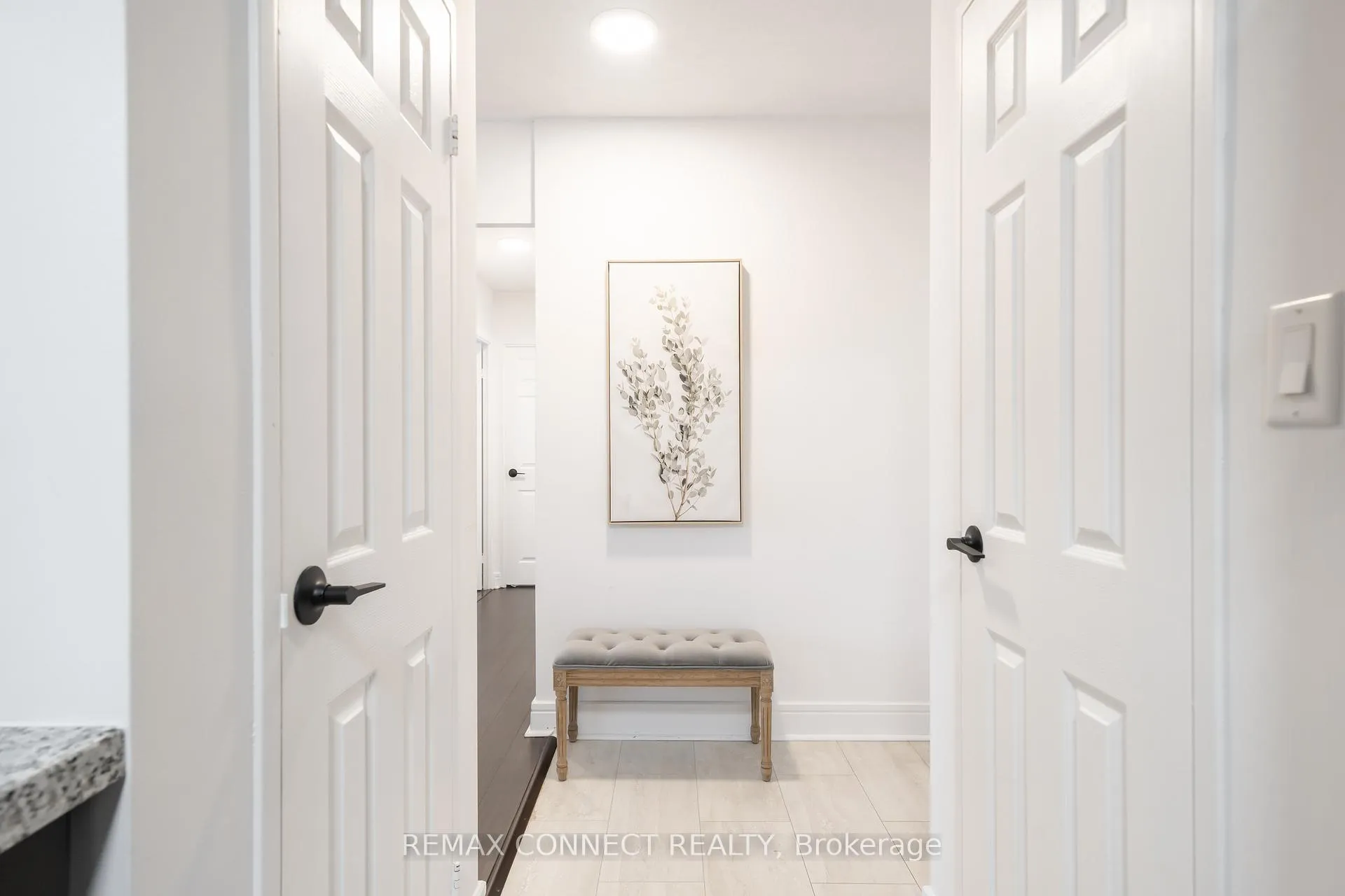 Photo 5 of 5 Vicora Linkway, Toronto, Flemingdon Park — HOMEH