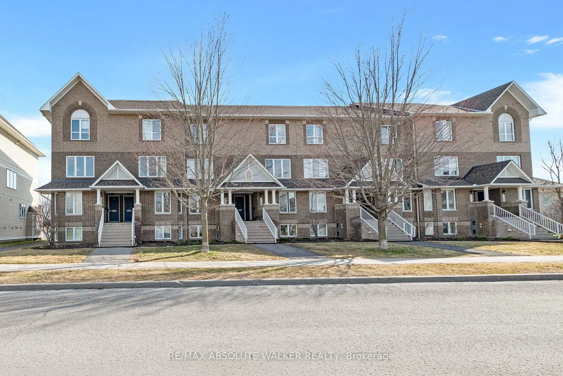 Photo 3 of Unit 8, 299 Aquaview Drive, Ottawa, Avalon East — HOMEH