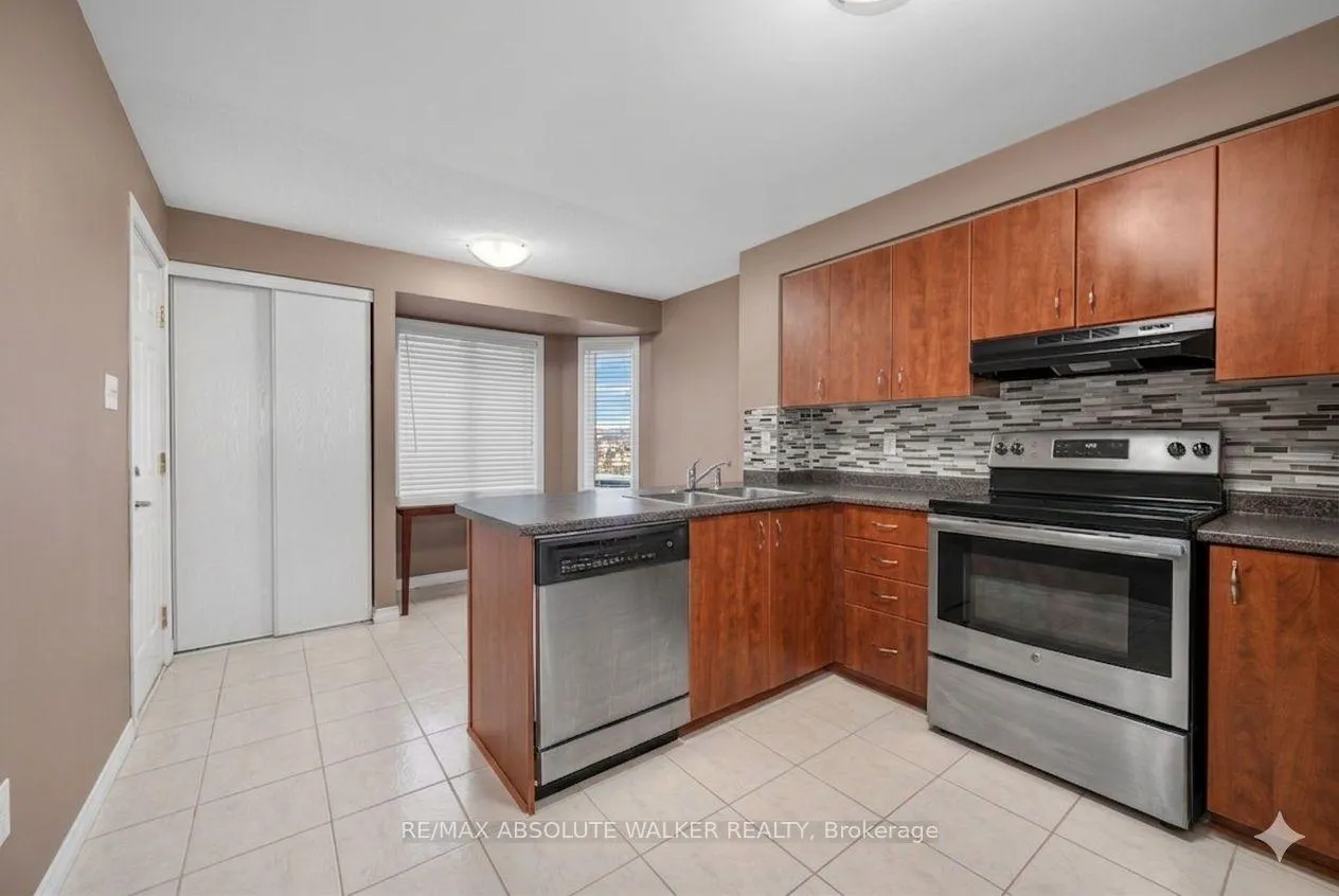 Photo 6 of Unit 8, 299 Aquaview Drive, Ottawa, Avalon East — HOMEH