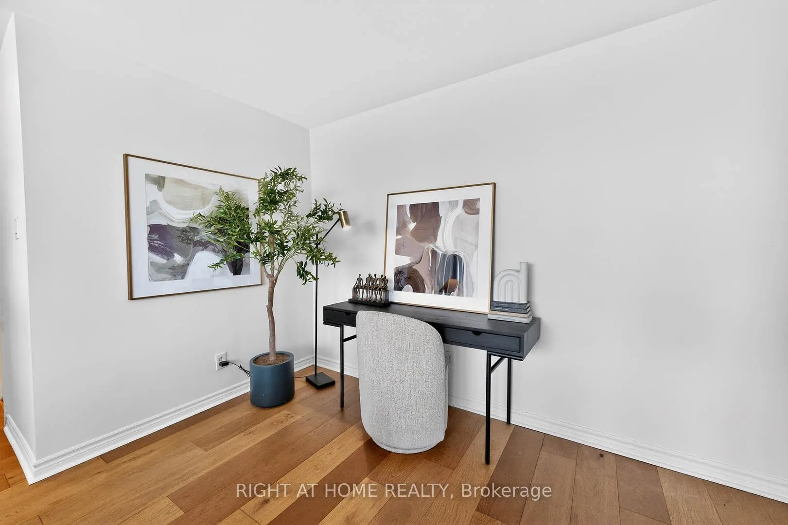 Photo 7 of Unit 701, 74 Spadina Road, Toronto, The Annex — HOMEH