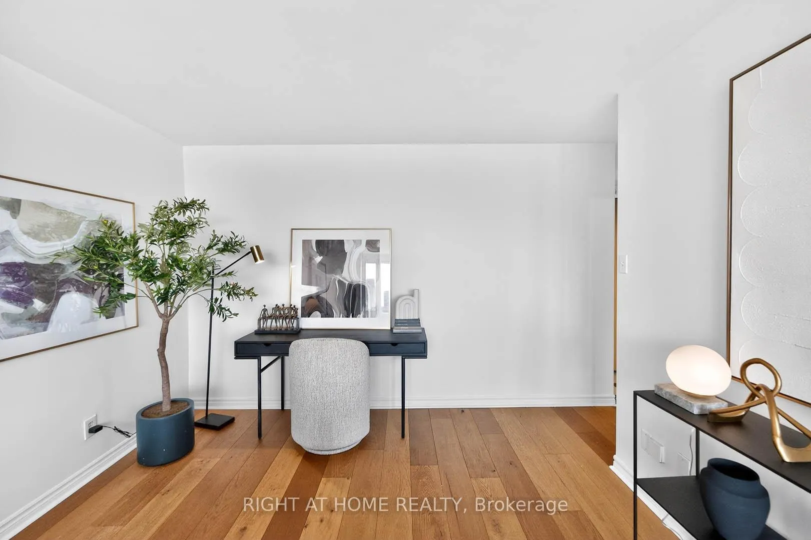 Photo 8 of Unit 701, 74 Spadina Road, Toronto, The Annex — HOMEH
