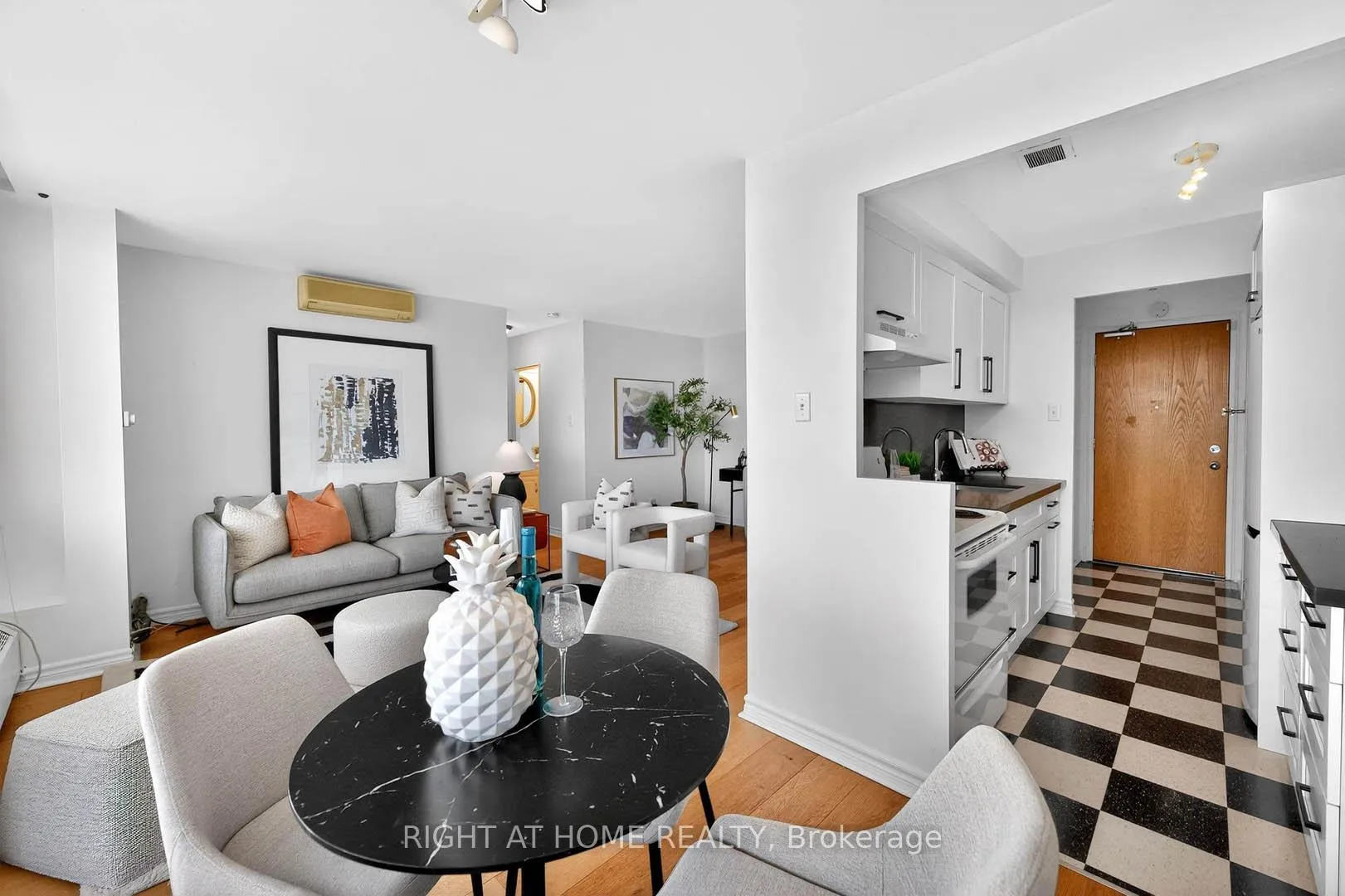 Photo 14 of Unit 701, 74 Spadina Road, Toronto, The Annex — HOMEH