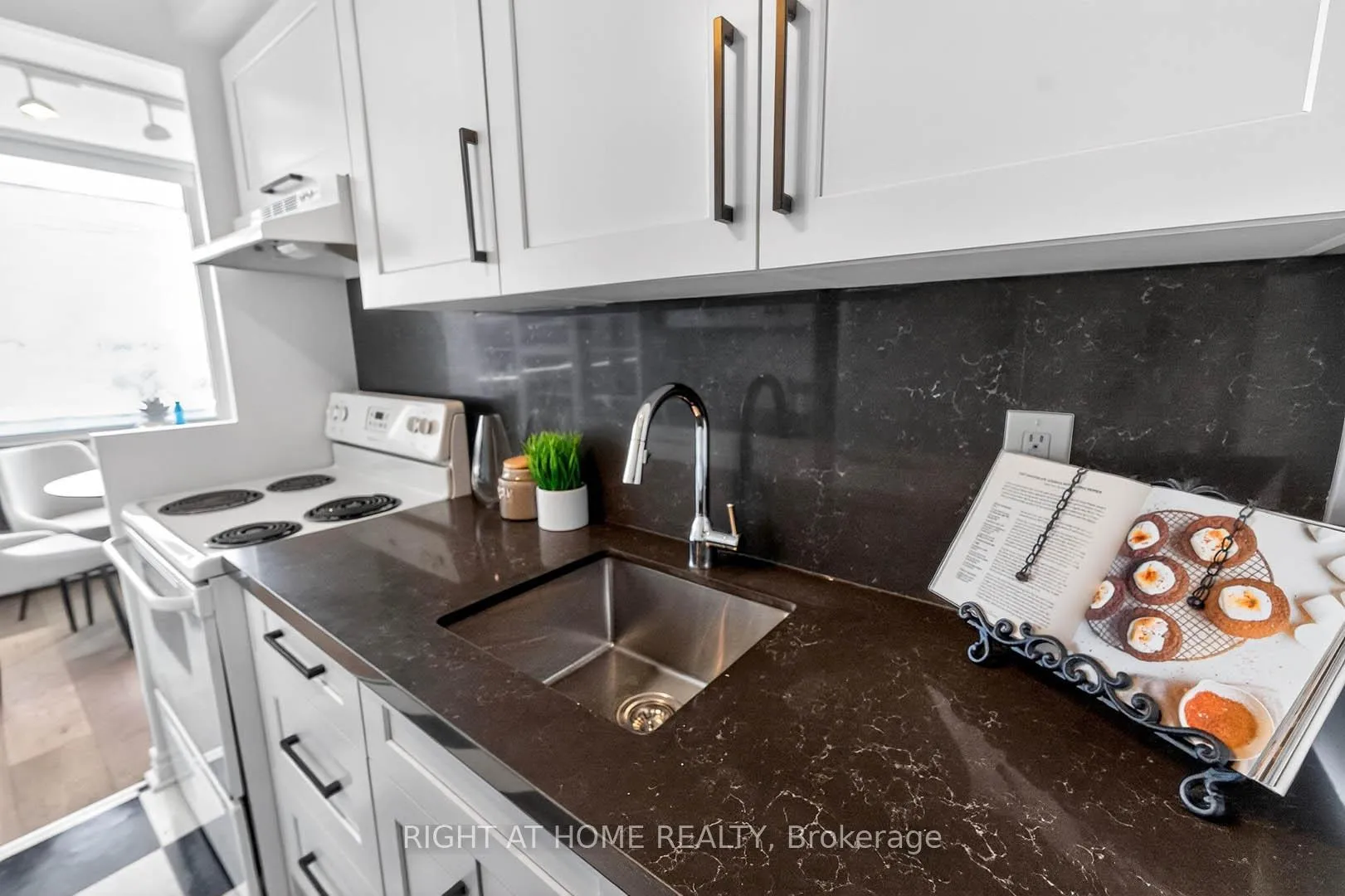Photo 17 of Unit 701, 74 Spadina Road, Toronto, The Annex — HOMEH