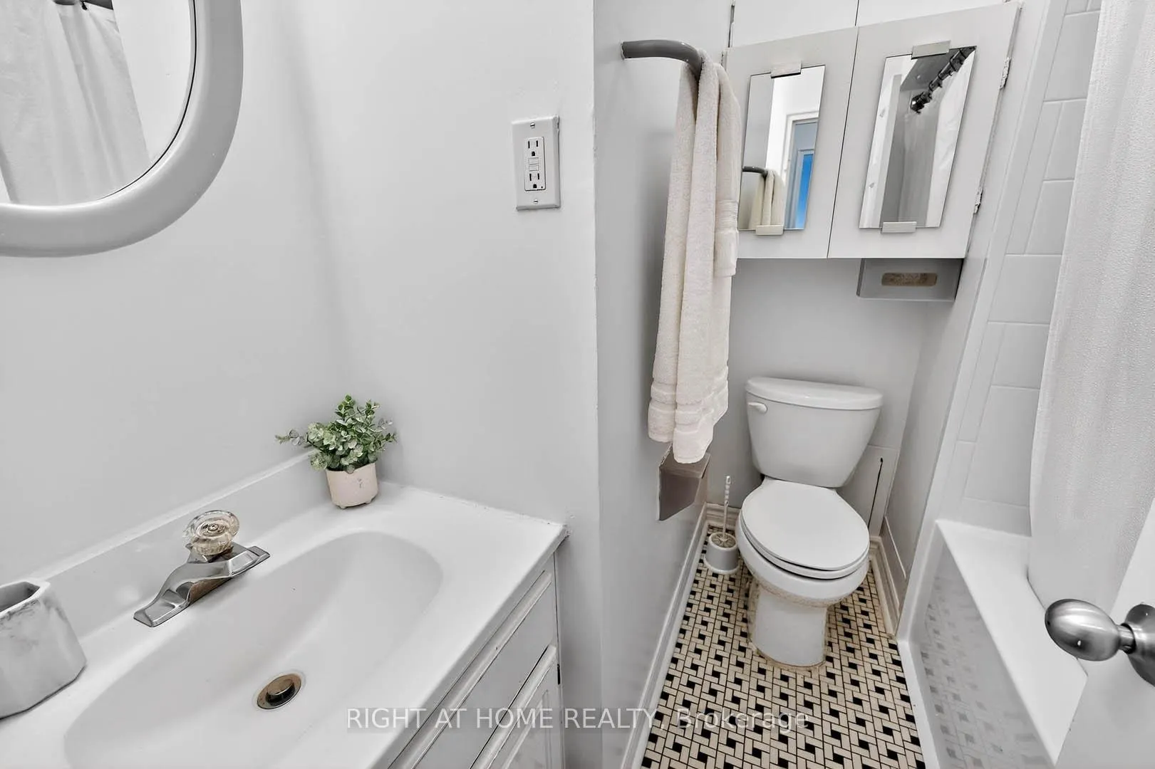 Photo 22 of Unit 701, 74 Spadina Road, Toronto, The Annex — HOMEH