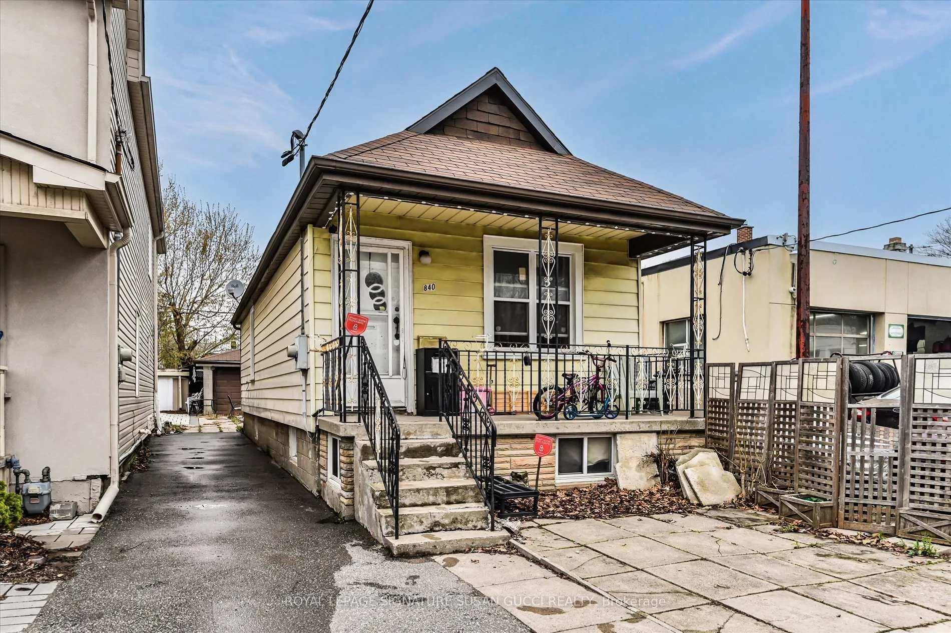 Photo 2 of 840 Sammon Avenue, Toronto, Danforth Village-East York — HOMEH