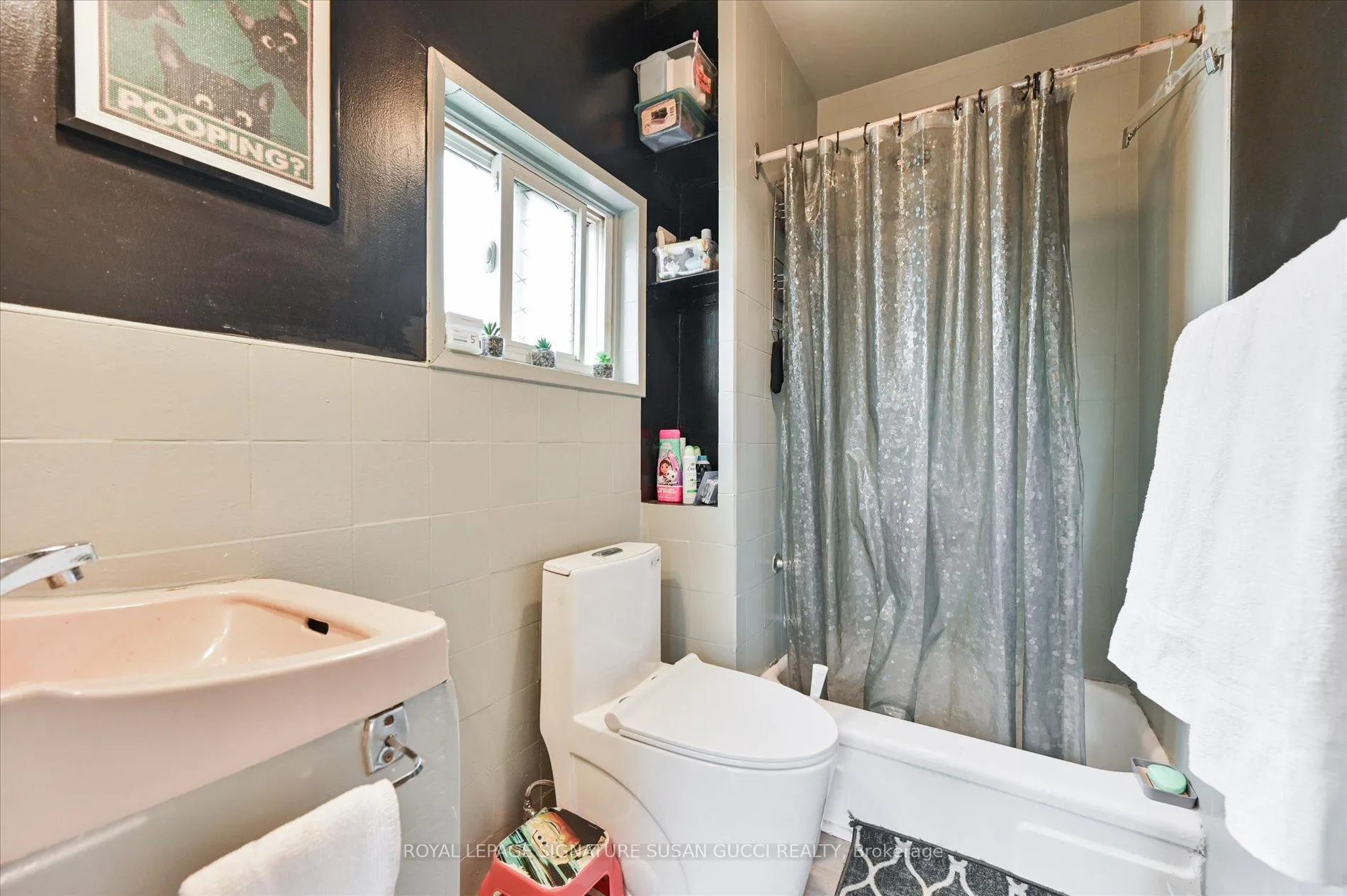 Photo 10 of 840 Sammon Avenue, Toronto, Danforth Village-East York — HOMEH