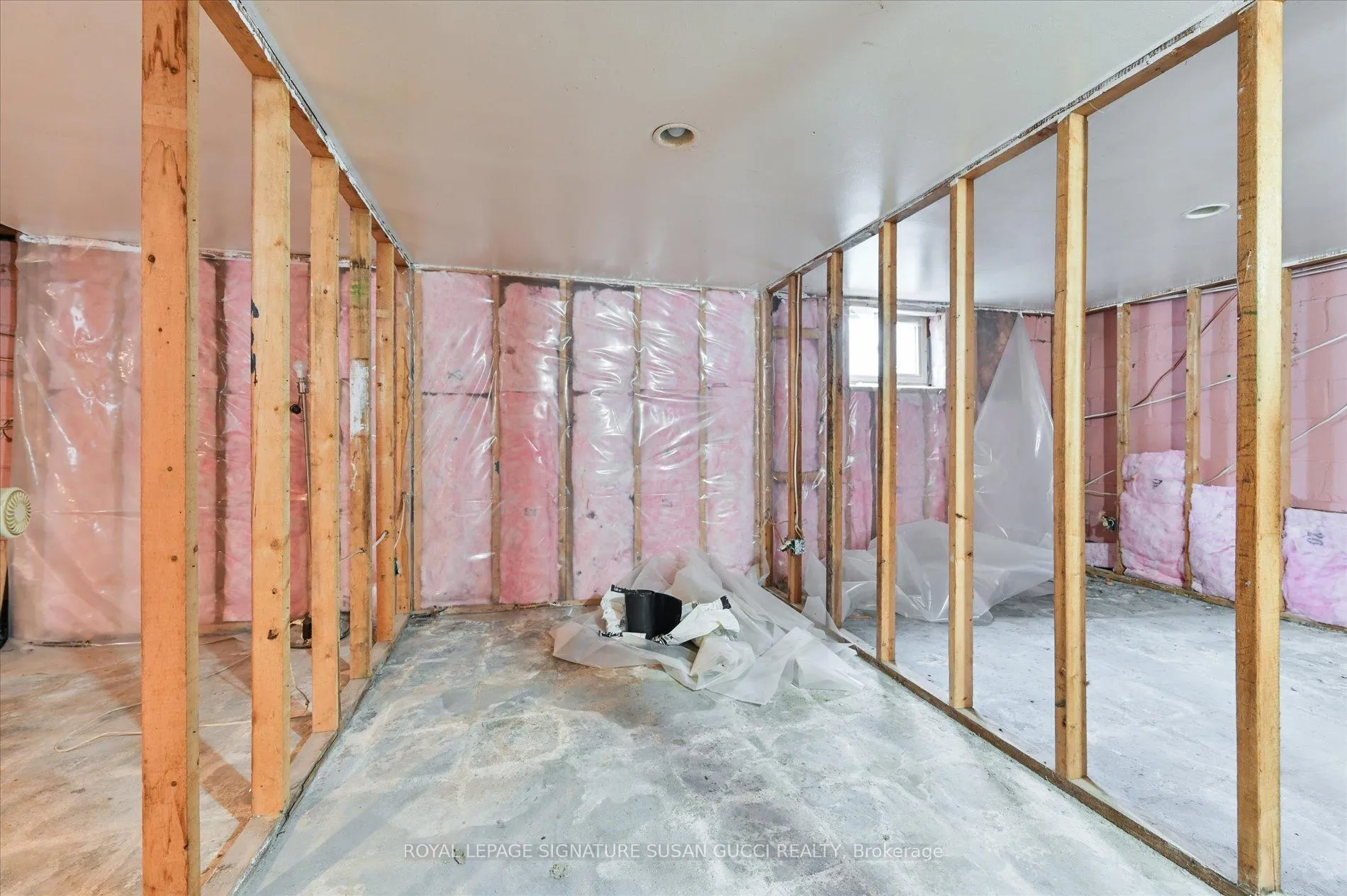 Photo 14 of 840 Sammon Avenue, Toronto, Danforth Village-East York — HOMEH