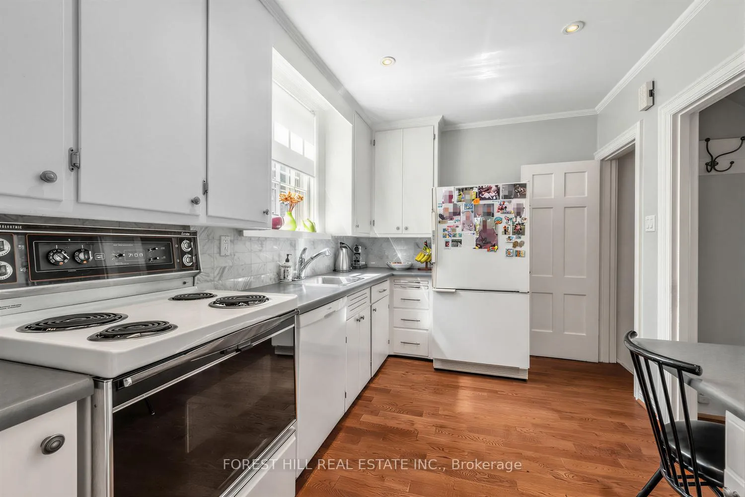 Photo 8 of 339 Cortleigh Boulevard, Toronto, Bedford Park-Nortown — HOMEH