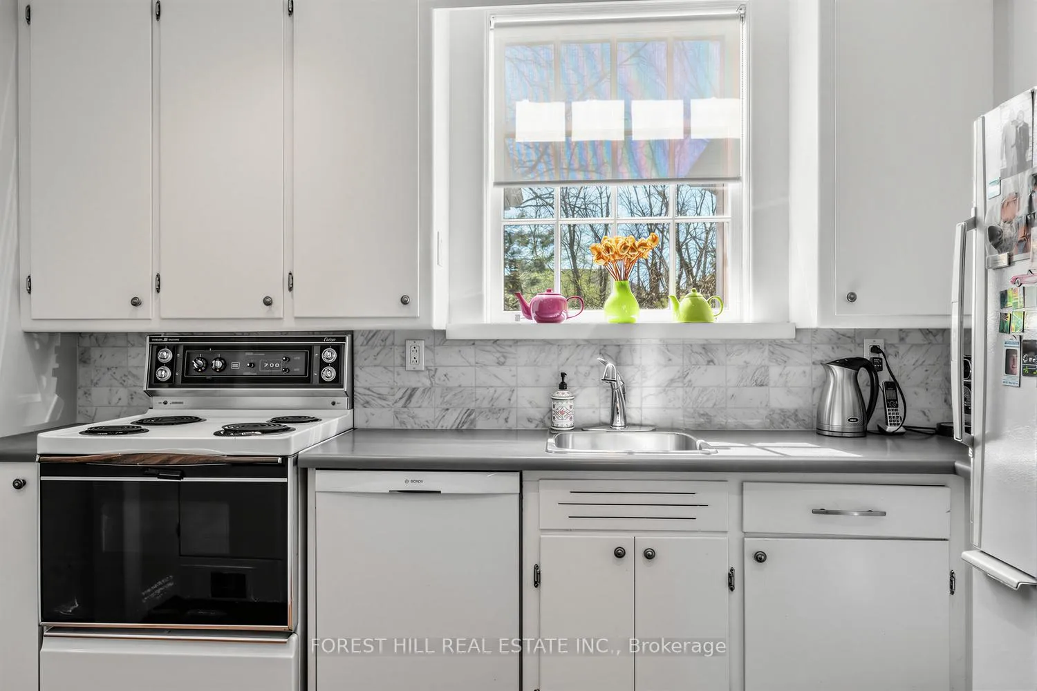 Photo 9 of 339 Cortleigh Boulevard, Toronto, Bedford Park-Nortown — HOMEH