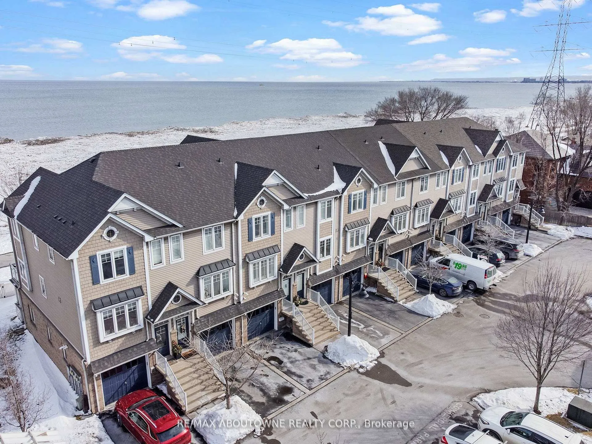 Photo 3 of Unit #3, 337 Beach Boulevard, Hamilton, Hamilton Beach — HOMEH