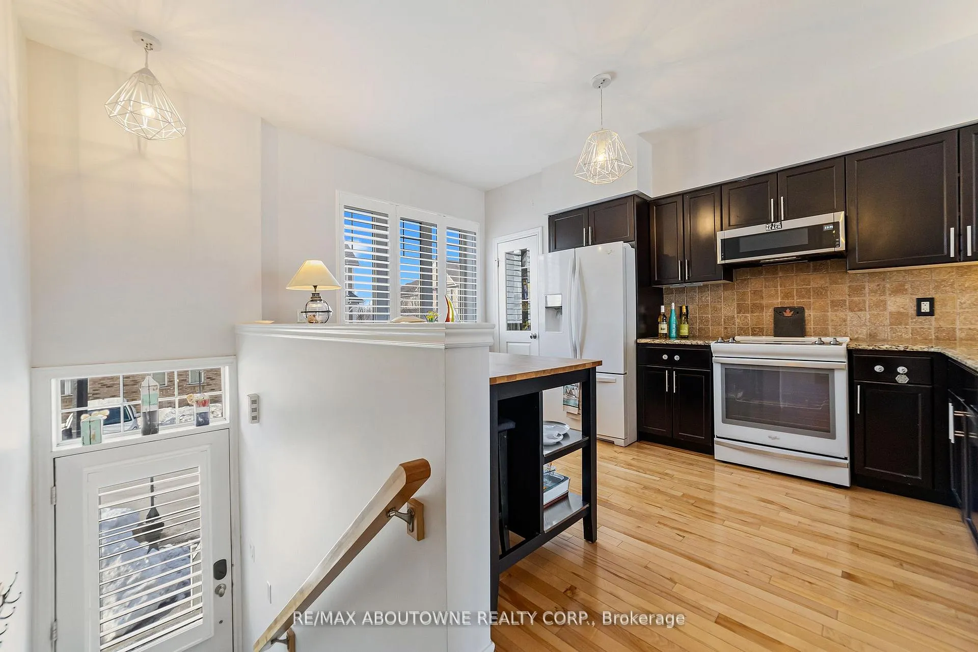 Photo 6 of Unit #3, 337 Beach Boulevard, Hamilton, Hamilton Beach — HOMEH