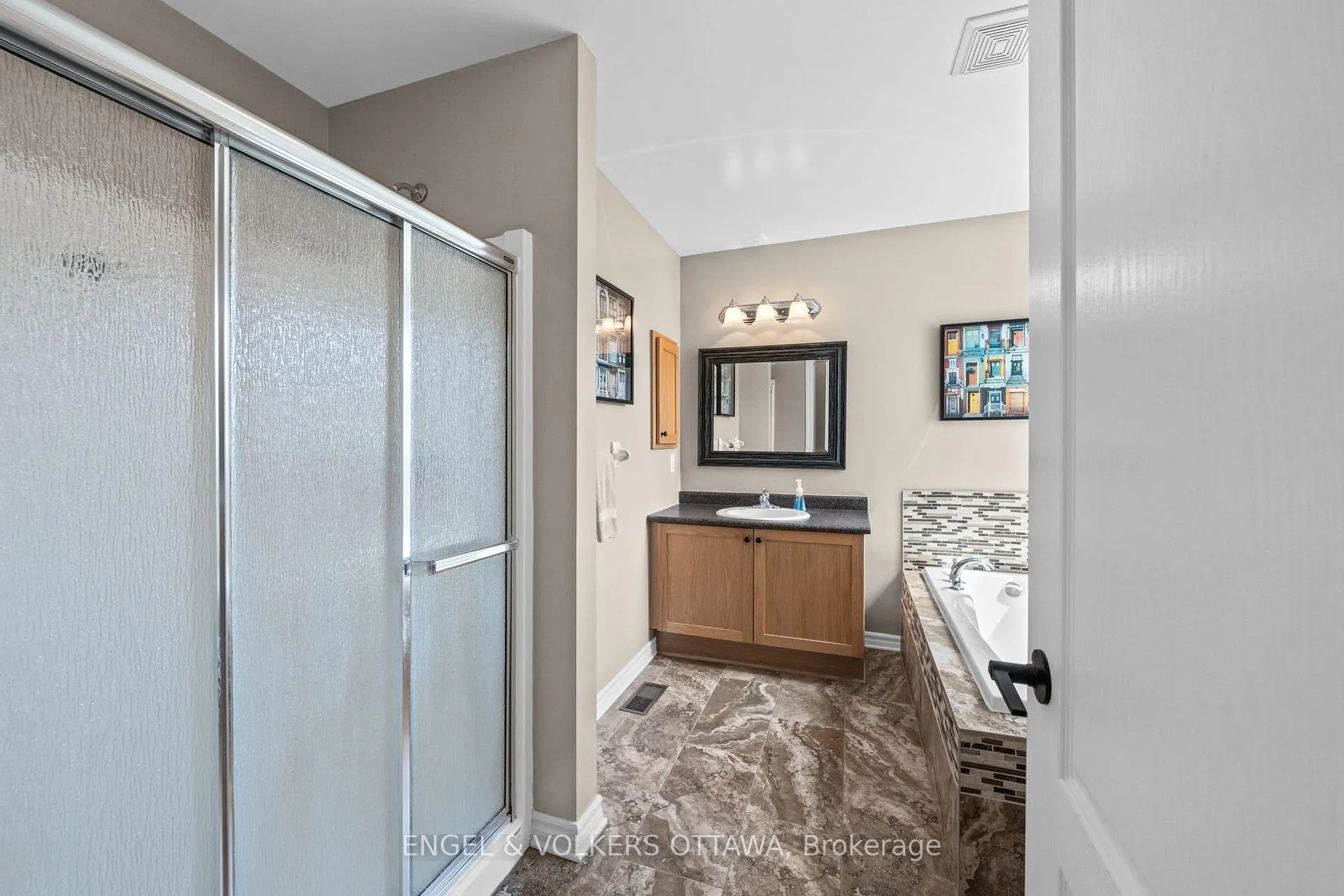 Photo 19 of 232 Deerfox Drive, Ottawa, Barrhaven - Longfields — HOMEH