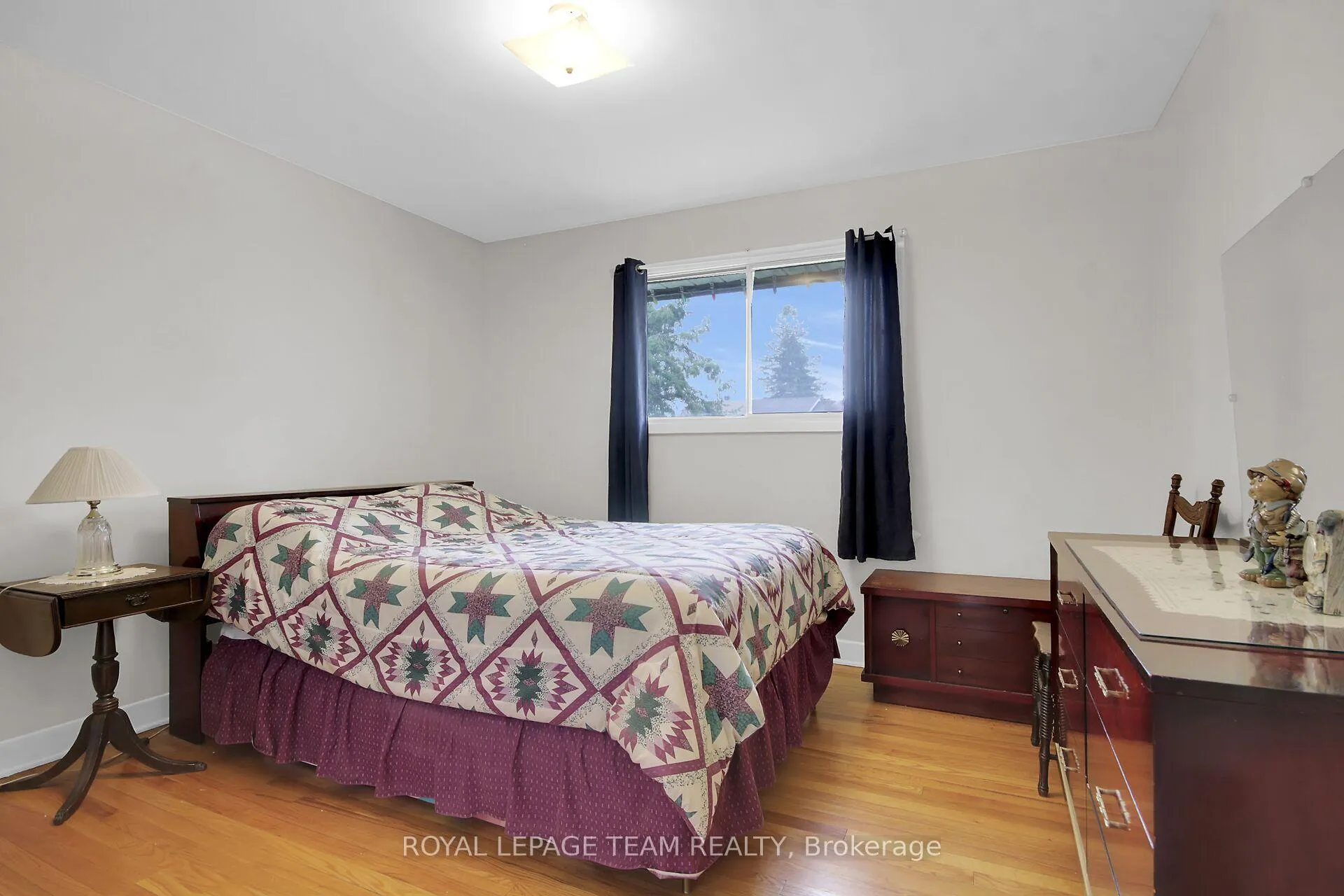 Photo 24 of 4 Headingly Crescent, Ottawa, Manordale — HOMEH