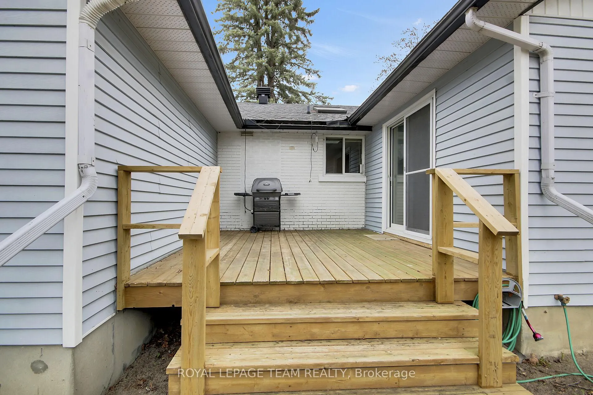 Photo 32 of 4 Headingly Crescent, Ottawa, Manordale — HOMEH