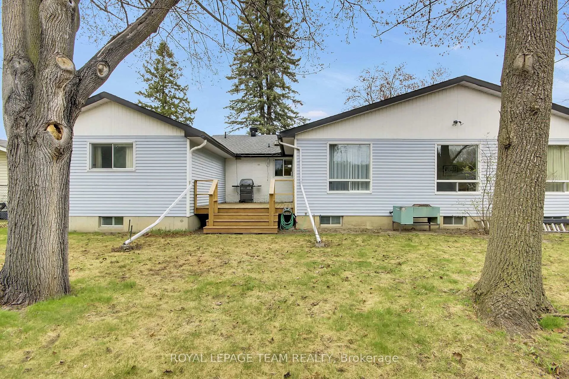 Photo 33 of 4 Headingly Crescent, Ottawa, Manordale — HOMEH