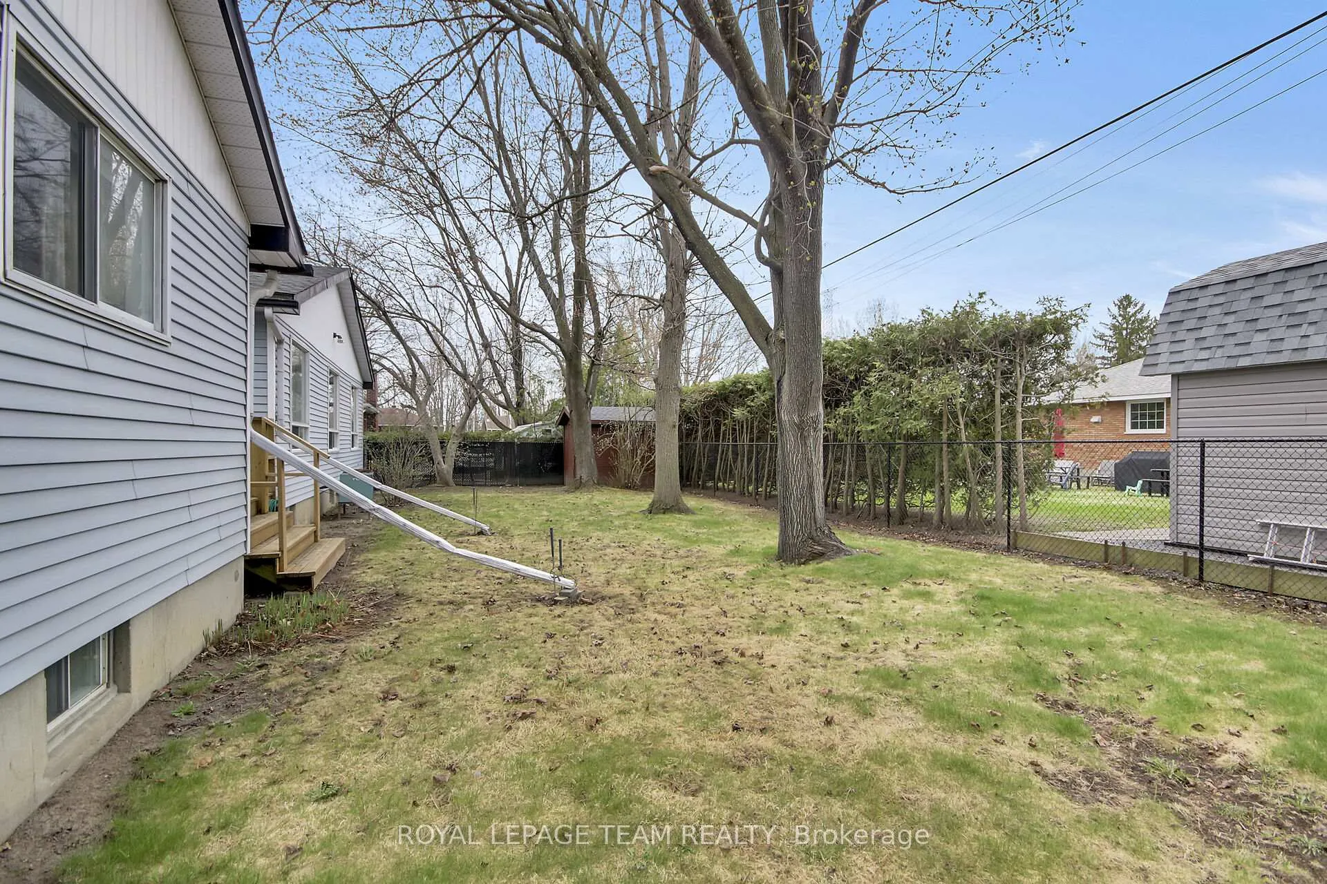 Photo 34 of 4 Headingly Crescent, Ottawa, Manordale — HOMEH