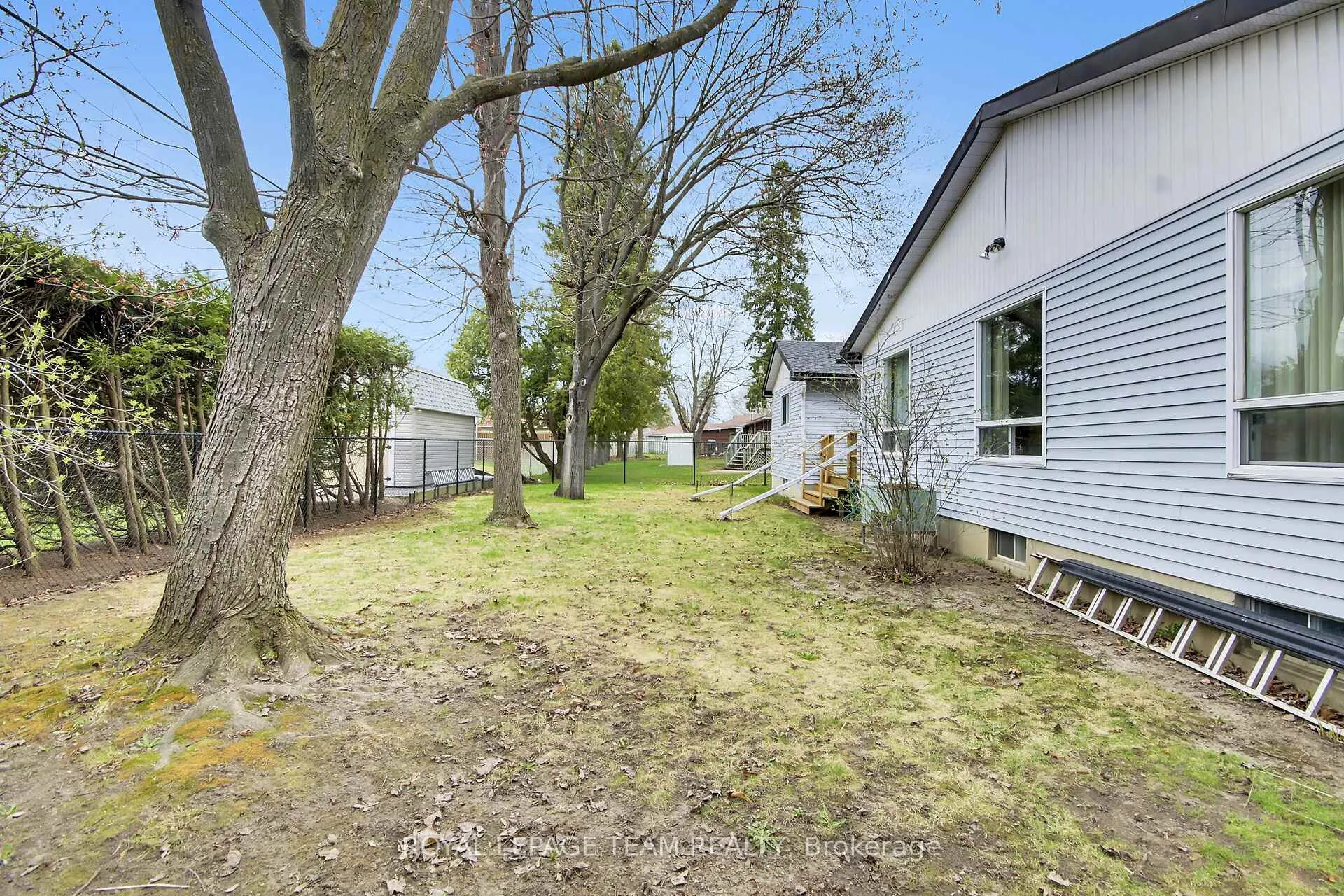 Photo 35 of 4 Headingly Crescent, Ottawa, Manordale — HOMEH