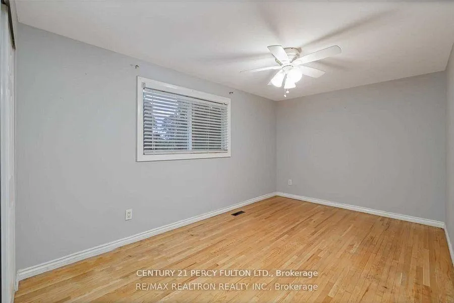 Photo 9 of 542 Dianne Drive, Oshawa, Donevan — HOMEH