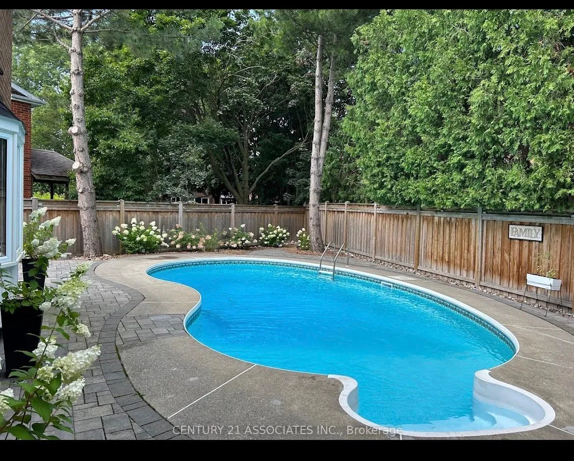 Photo 2 of 24 Garnish Green, Markham, Markham Village — HOMEH