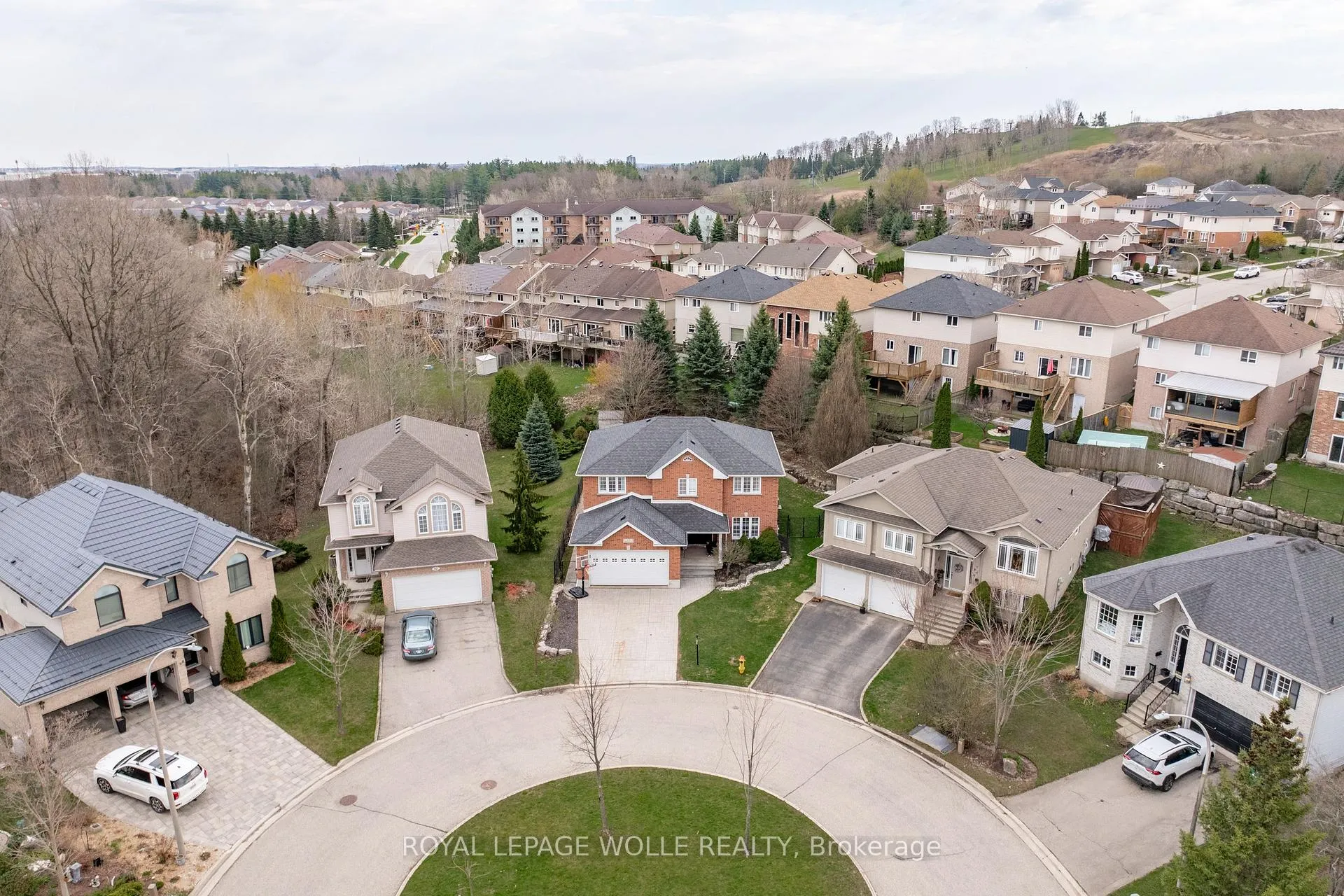 Photo 2 of 43 Ardwood Place, Kitchener — HOMEH