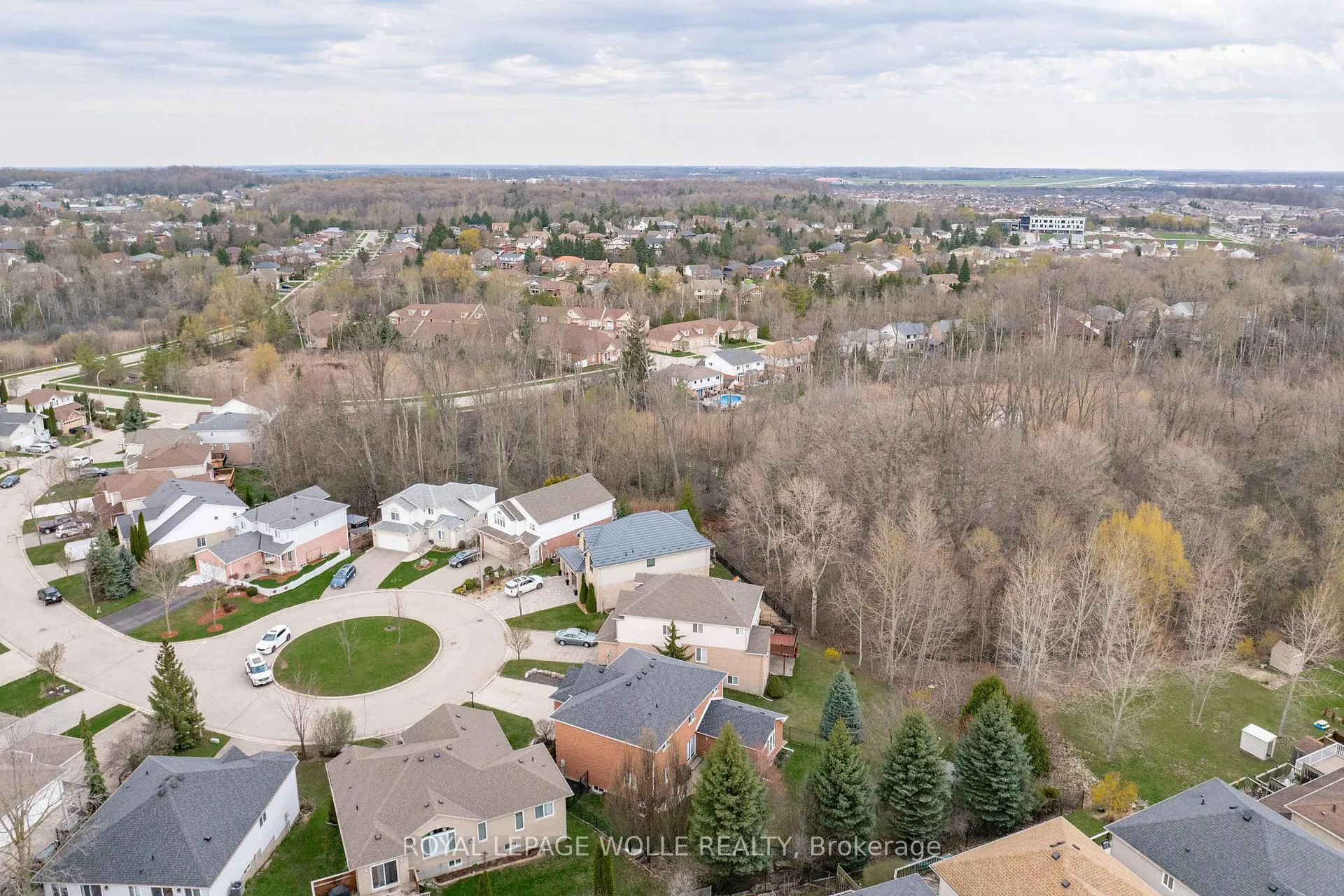Photo 5 of 43 Ardwood Place, Kitchener — HOMEH